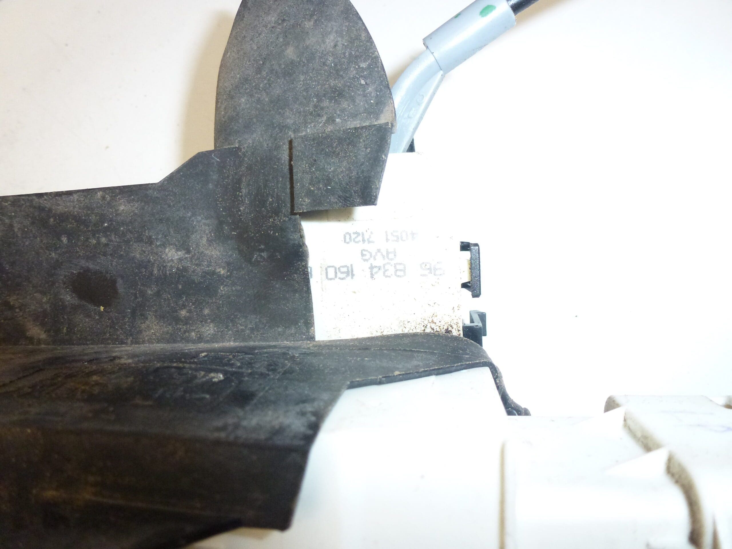 Κλειδαριά μπροστινής αριστερής πόρτας για Citroën C4 9683416080 9135FA - Image 2