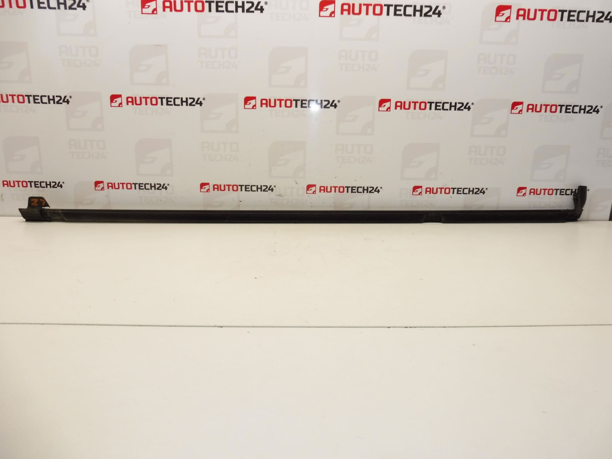 Χρωμιωμένη λωρίδα για την αριστερή πίσω πόρτα Citroën C4 Picasso 9334N9 - Image 2