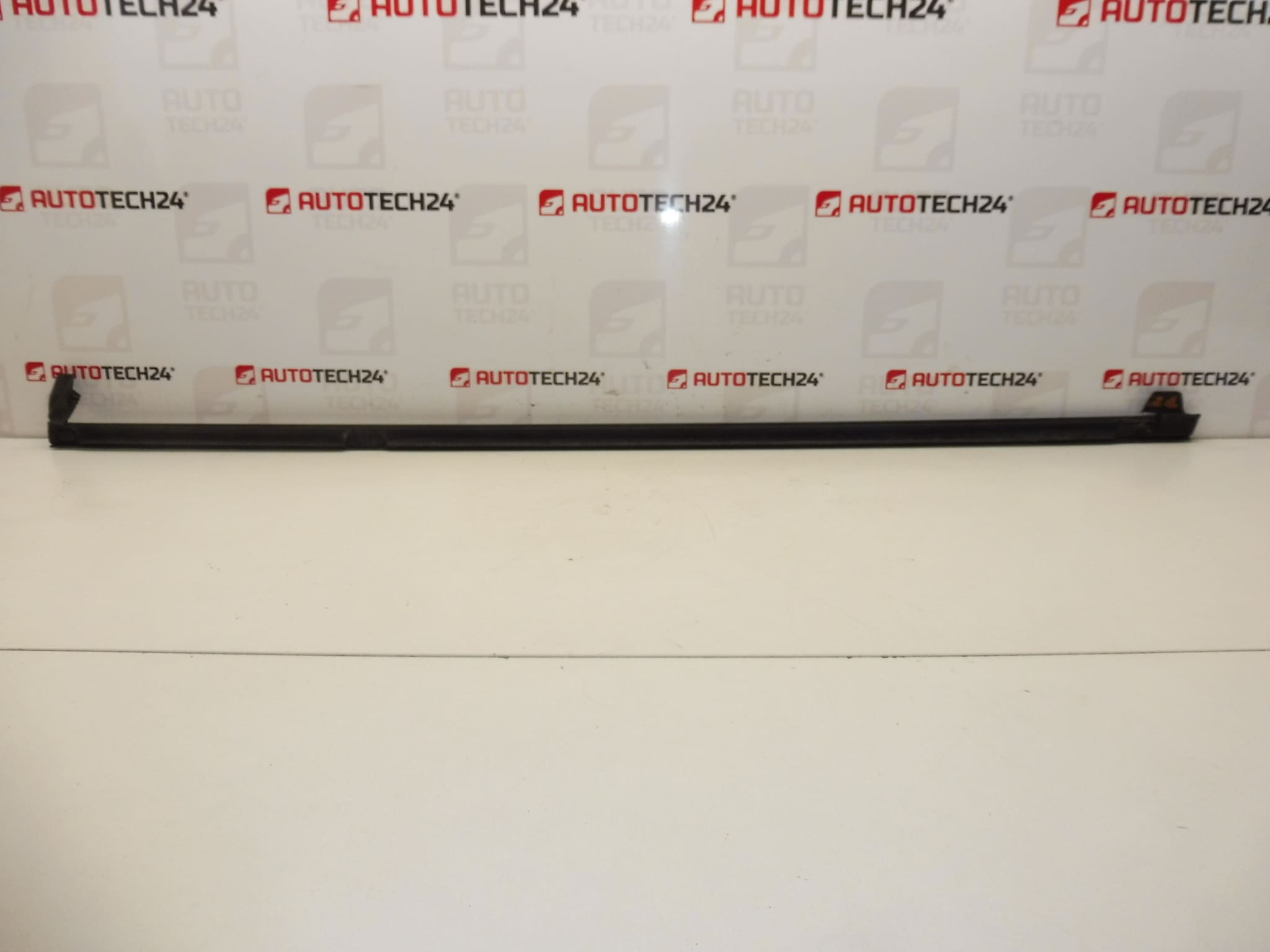 Λωρίδα CHROM για τις πίσω δεξιές πόρτες Citroën C4 Picasso 9334N8 - Image 2