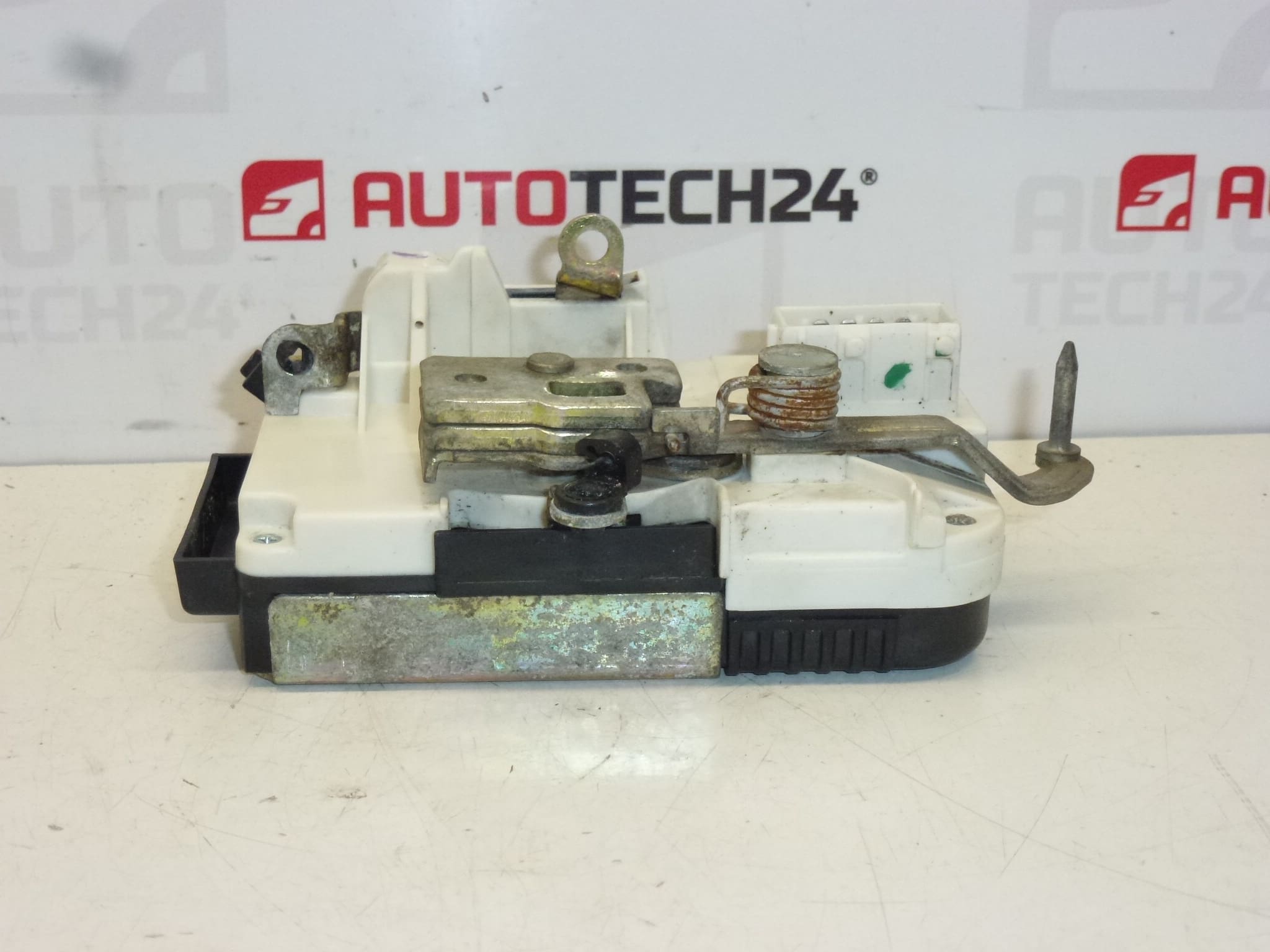 Ζάνκλας αριστερών εμπρός θυρών Citroën Peugeot 9135L5 - Image 2