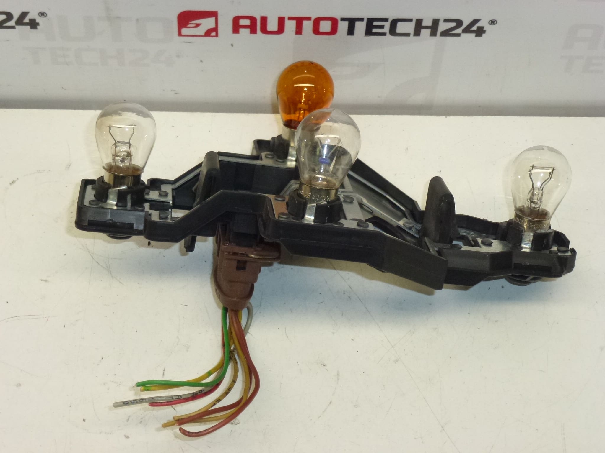 Πατήκη δεξιάς πίσω λάμπας Citroën Xsara Kombi 6351J8 - Image 2