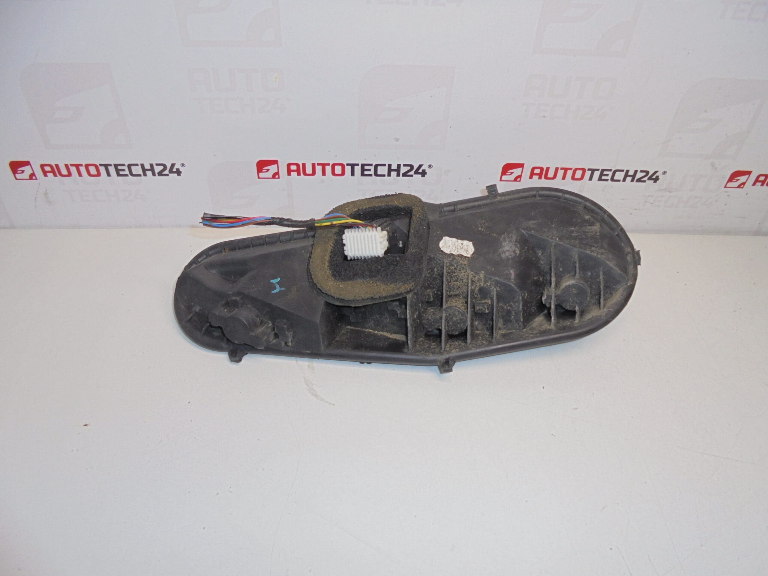 Βάση δεξιού πίσω λαμπτήρα με Citroën C1 Peugeot 107 634681 Καλώδιο