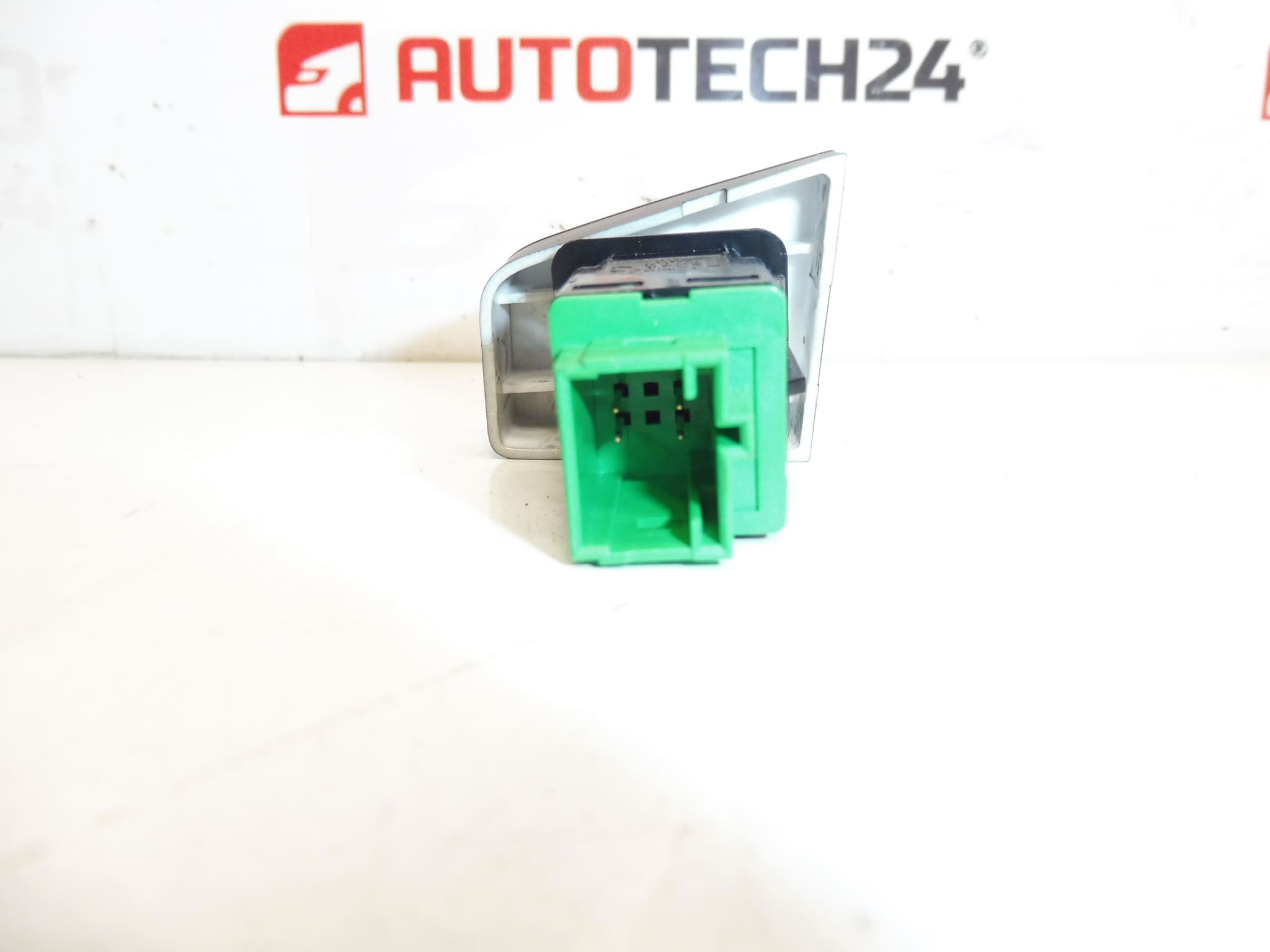 Οδηγός κεντρικού κλειδώματος Citroen C-Elysée Peugeot 301 96765882ZD - Image 2