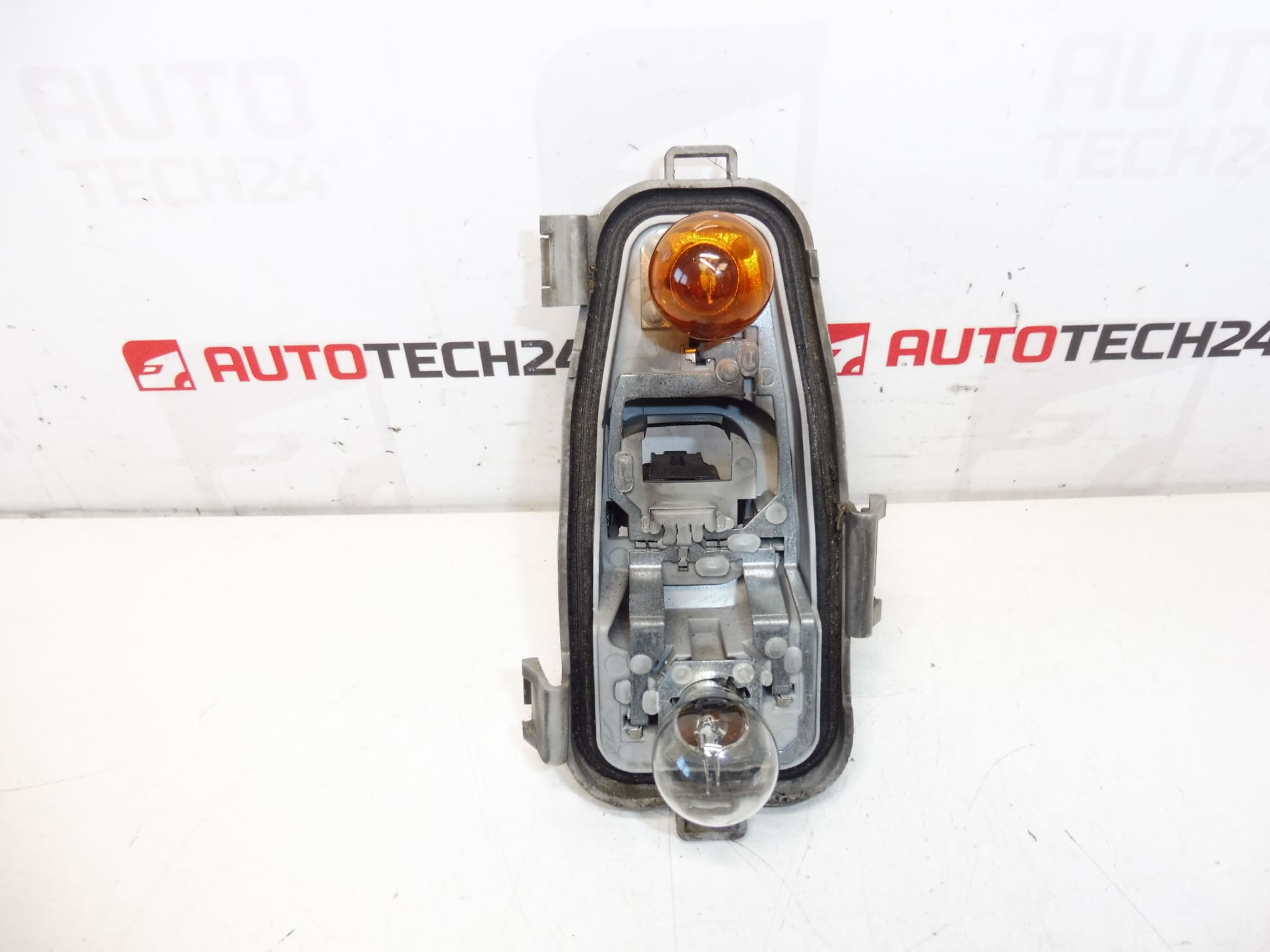 Μέρος του πίσω δεξιού λαμπτήρα λάσπη Citroën C4 Picasso 9653547480 6351CA