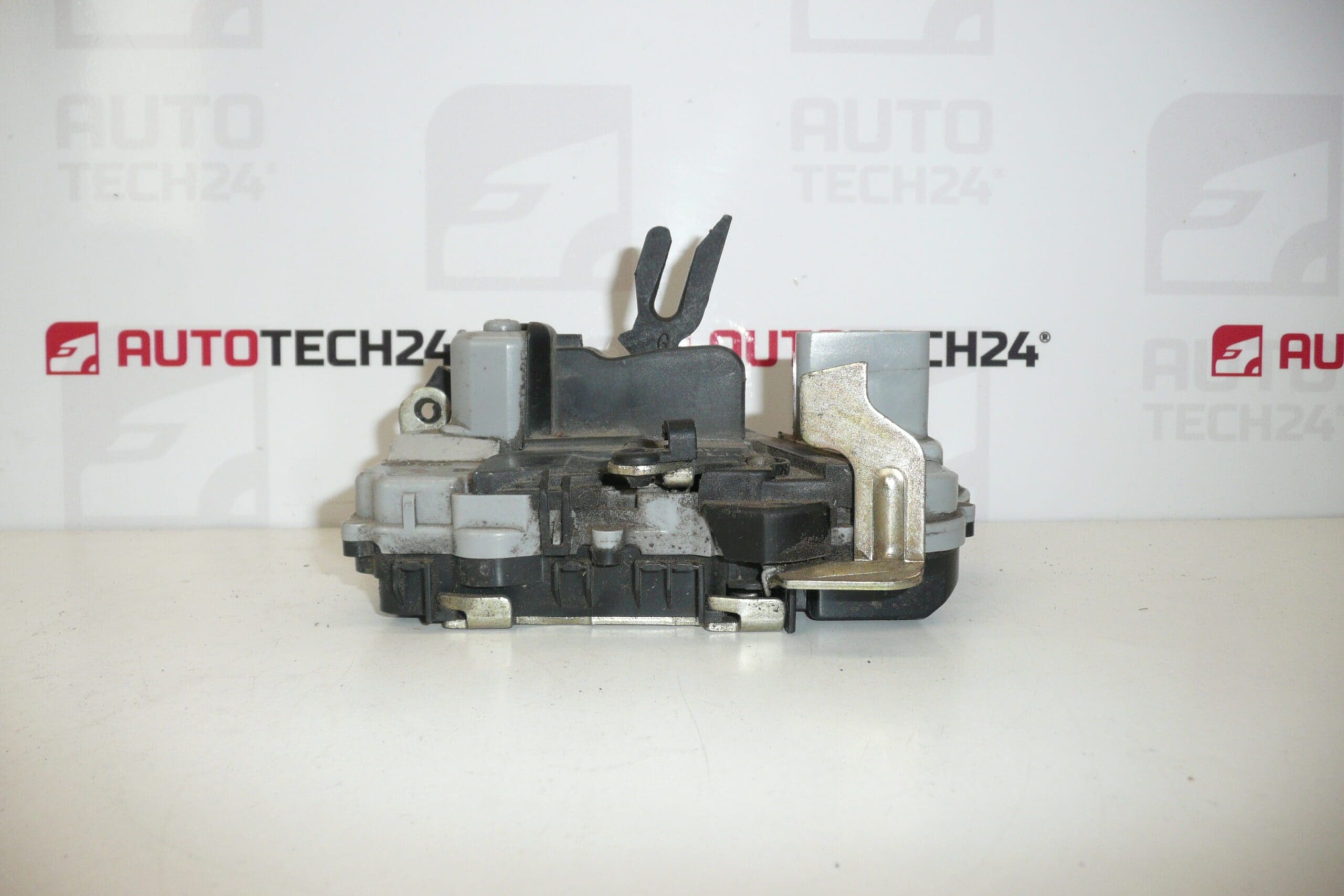 Οδηγός κλειδαριάς μπροστινής αριστερής πόρτας Citroën Xsara 9135H4