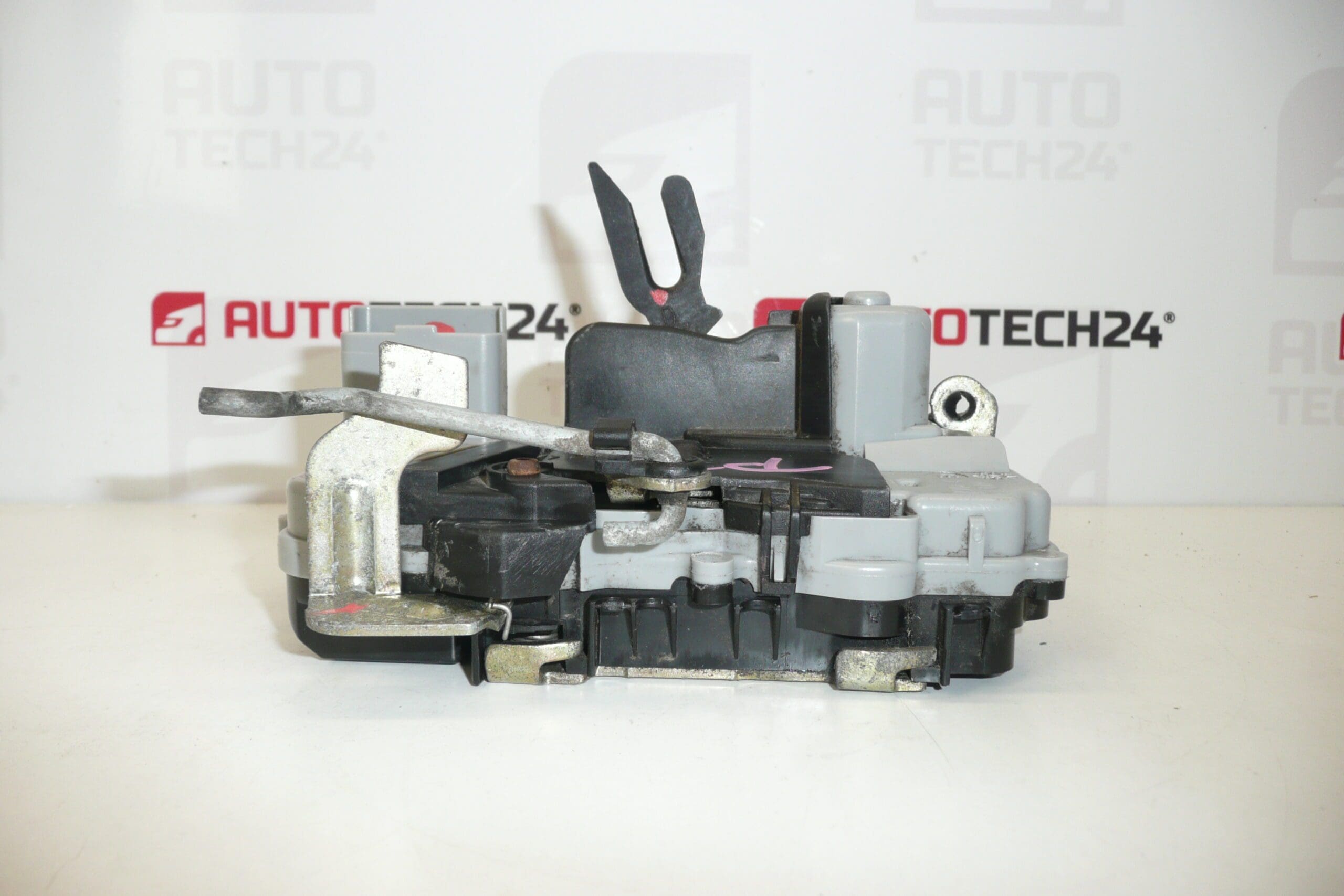 Δεξιά κλειδαριά πόρτας συνοδηγού Citroën Xsara 9136J2