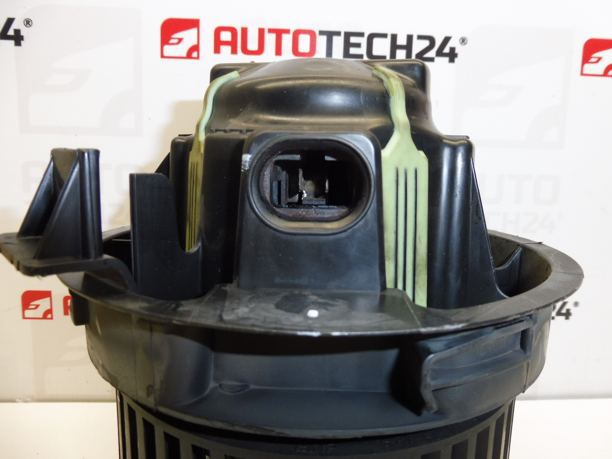 Ανεμιστήρας καλοριφέρ Valeo Citroën Peugeot 207 N102993X