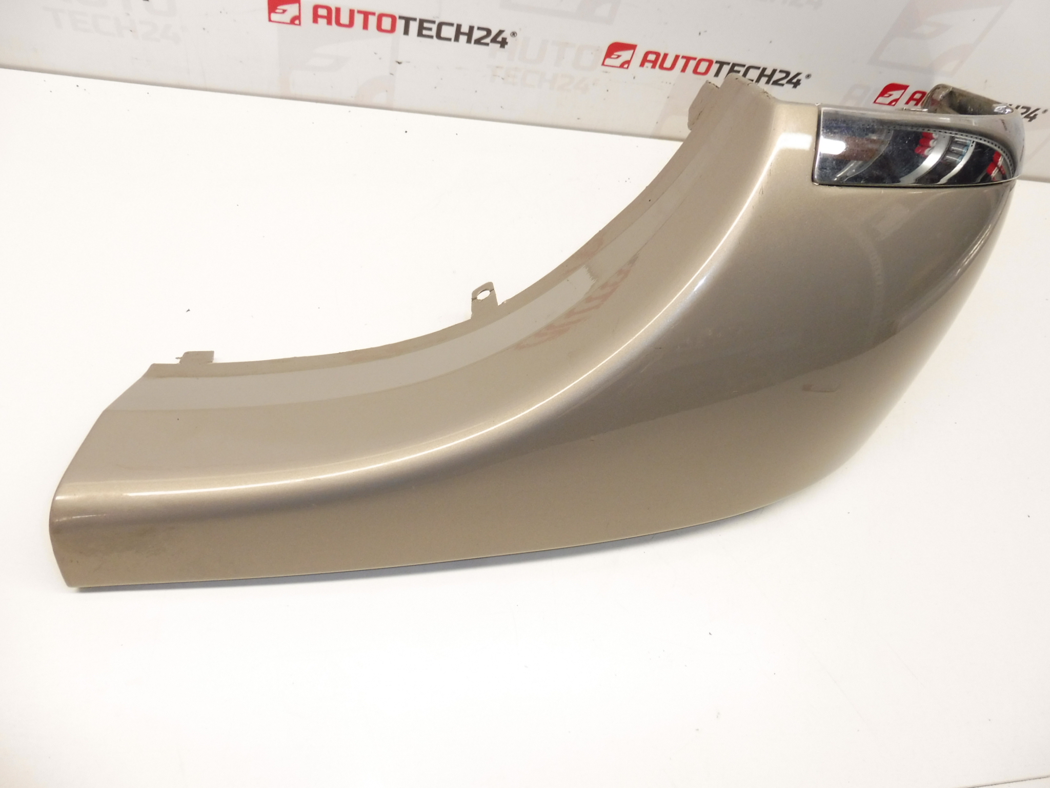 Δεξιά μπάρα με χρωμιωμένο πίσω προφυλακτήρα Citroën Xsara Picasso KDDC 7452CT