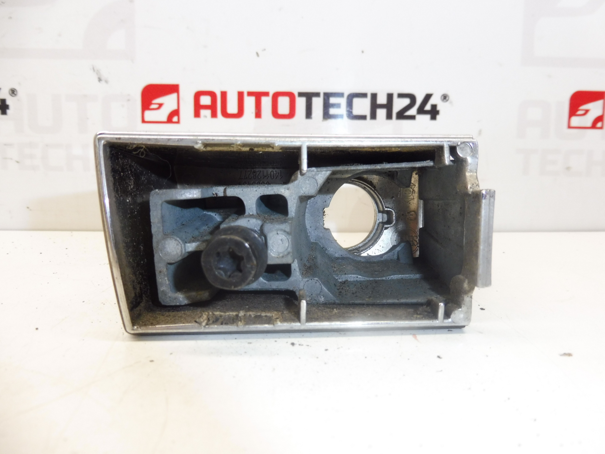 Κάλυμμα κλειδαριάς μπροστινής αριστερής πόρτας Citroën Peugeot chrome 9119CR