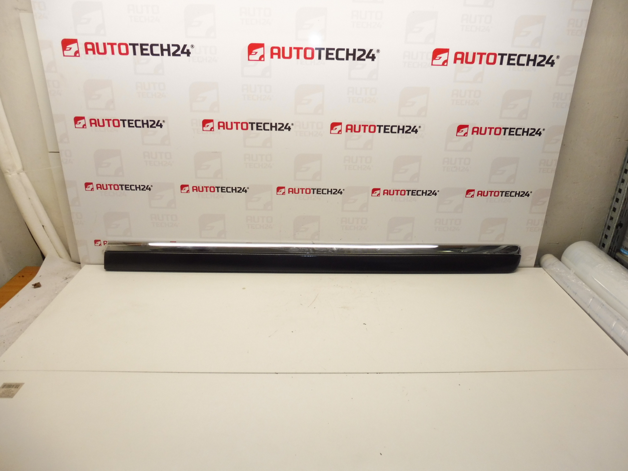 Χύτευση αριστερής πίσω πόρτας Citroen C8 Peugeot 807 EYJ 1401029977 8546W2