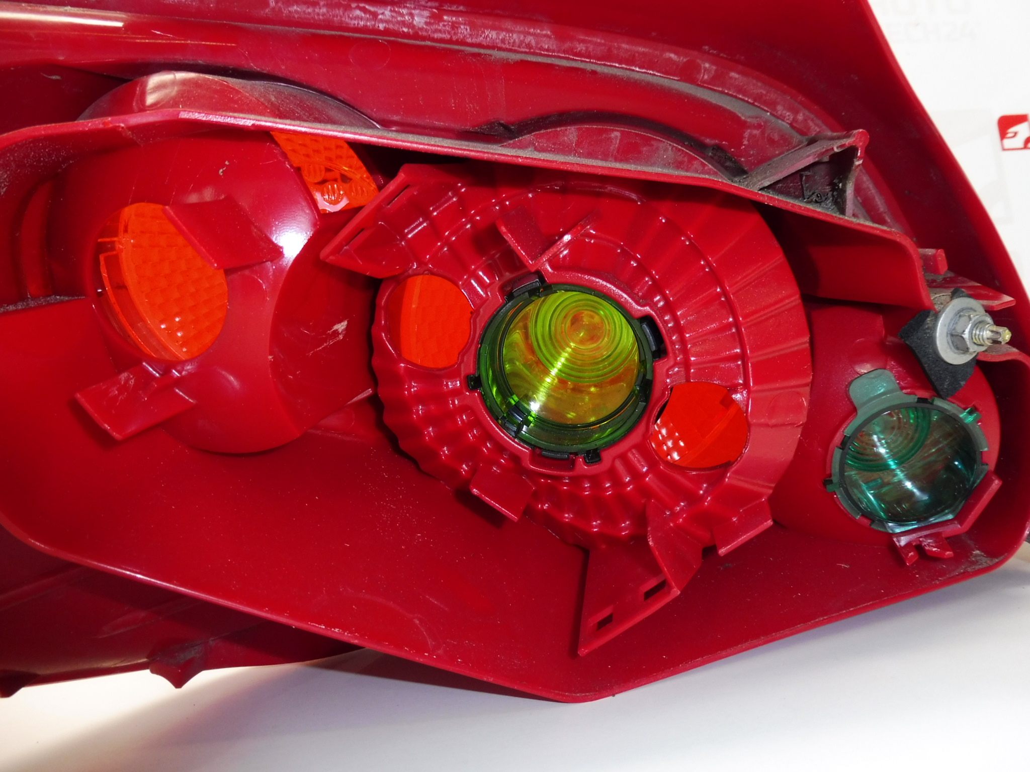 Πίσω δεξί φανός Peugeot 307 557674 6351X0