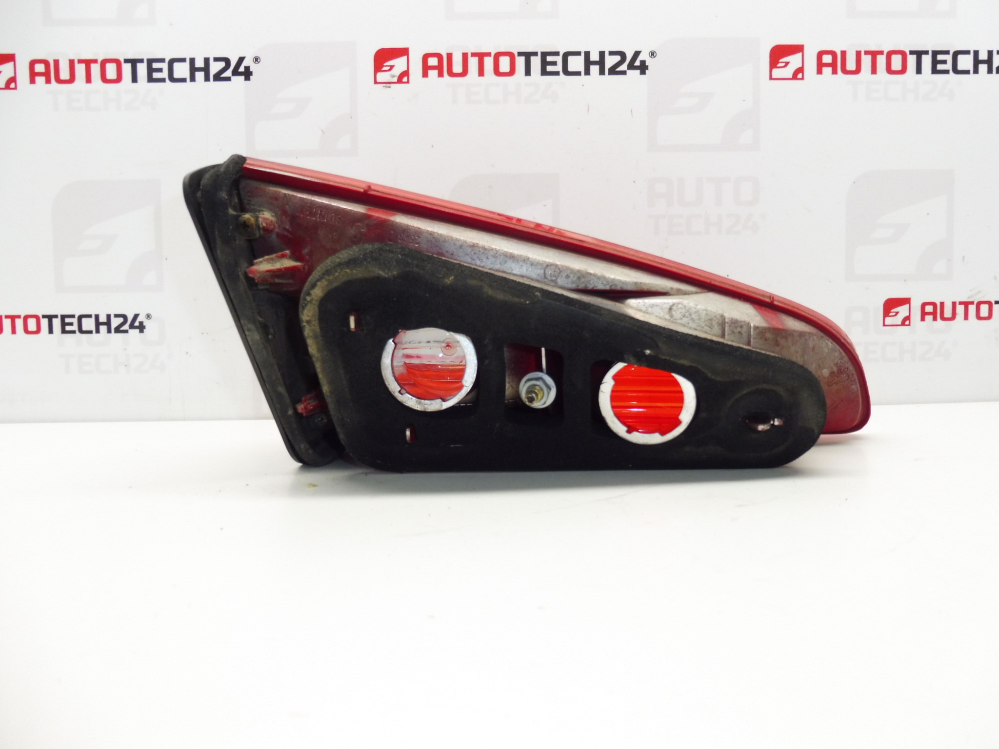 Πίσω δεξί φως για Peugeot 607 καπάκι 6351N2