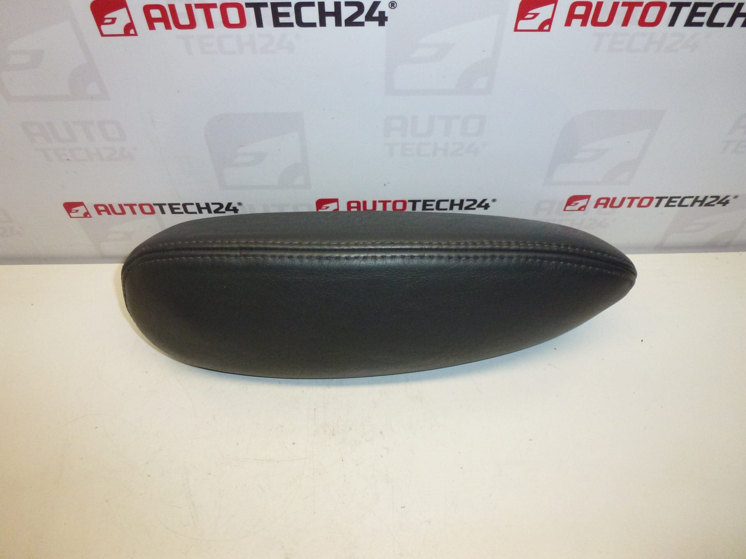 Αριστερό υποβραχιόνιο Citroën C5 8830F3