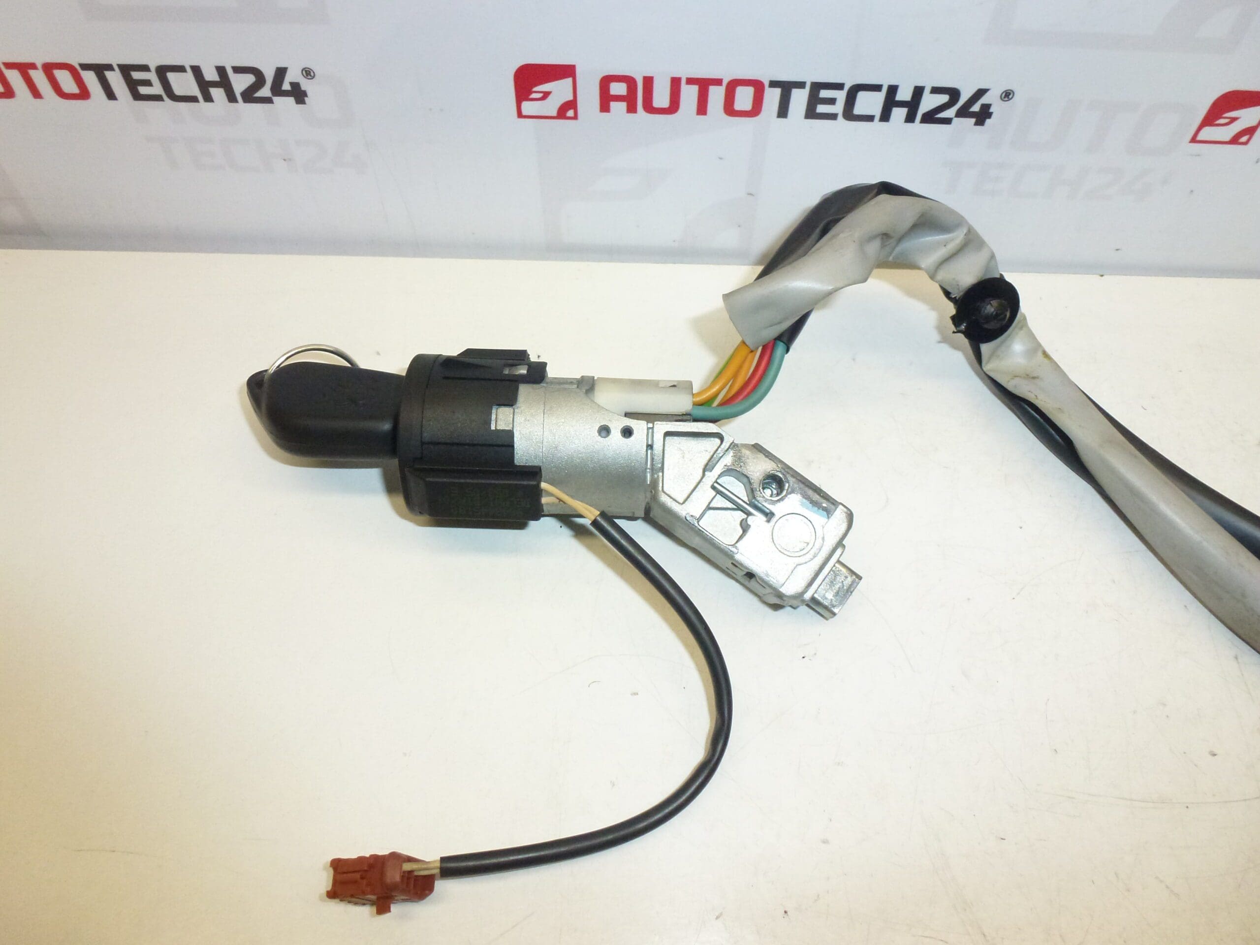 Κουτί διακοπτών Citroën Berlingo II Peugeot Partner II 4162CH