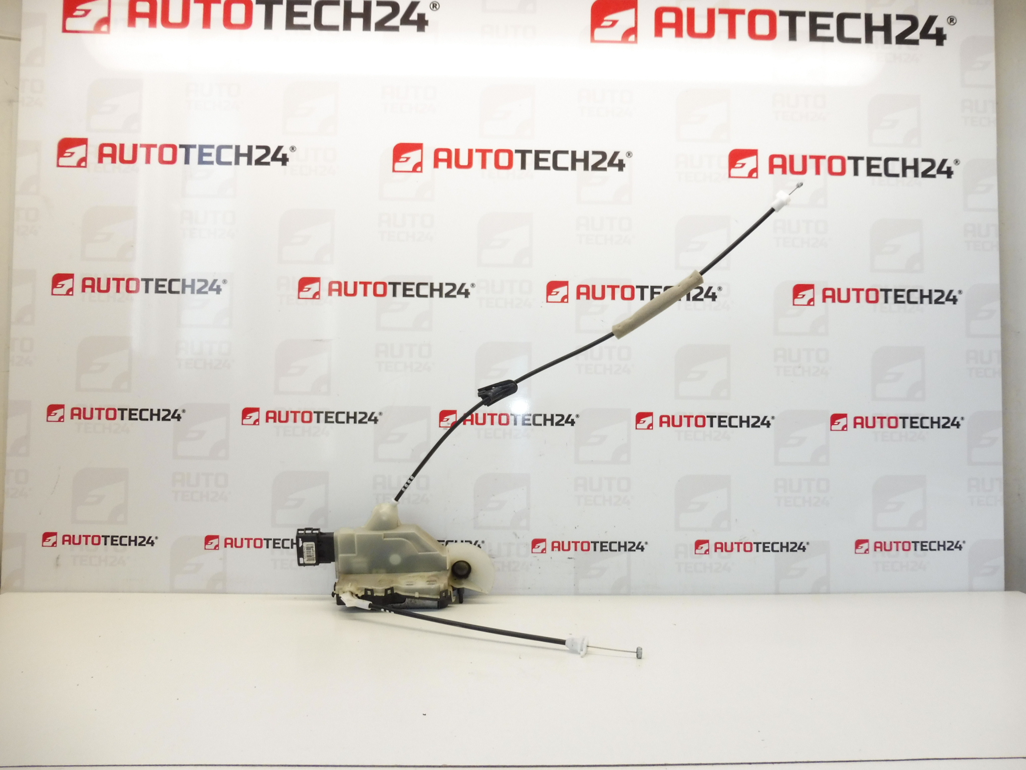 Αριστερή κλειδαριά μπροστινής πόρτας Peugeot 308 A048069 A04944 9800616680