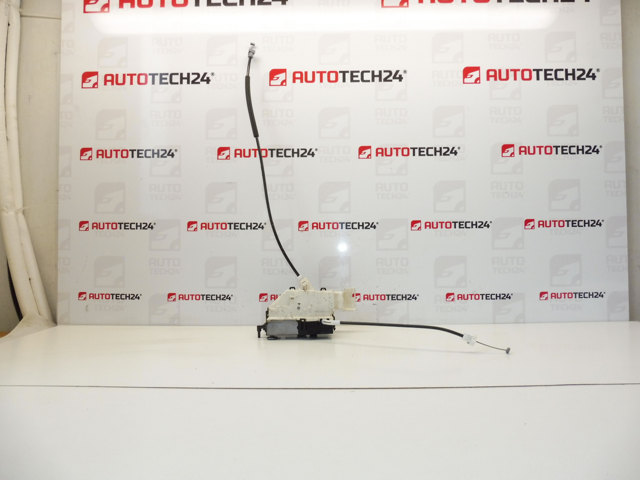 Peugeot 407 δεξιά κλειδαριά πόρτας 9683417780 9136FE