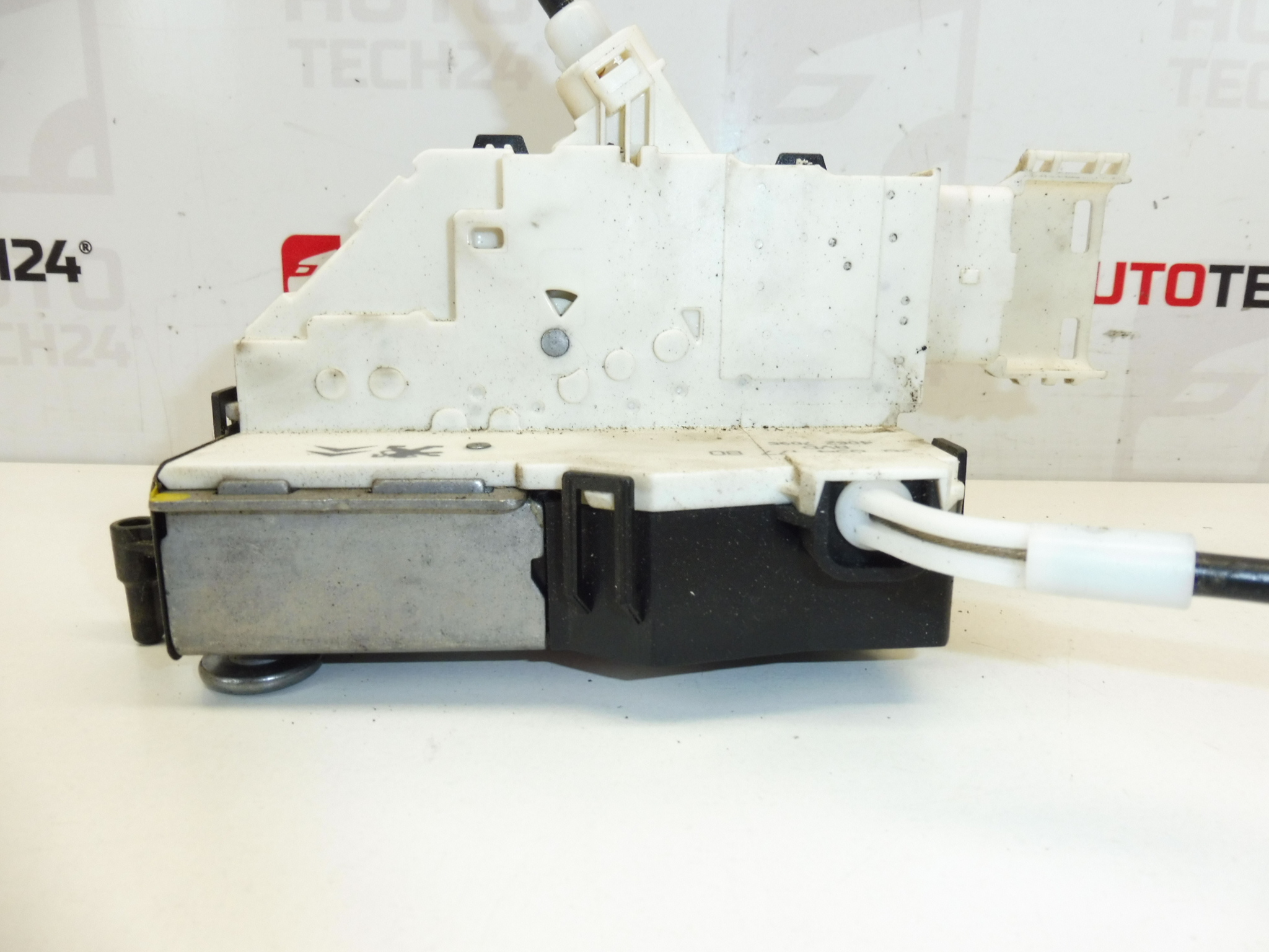 Peugeot 407 δεξιά κλειδαριά πόρτας 9683417780 9136FE