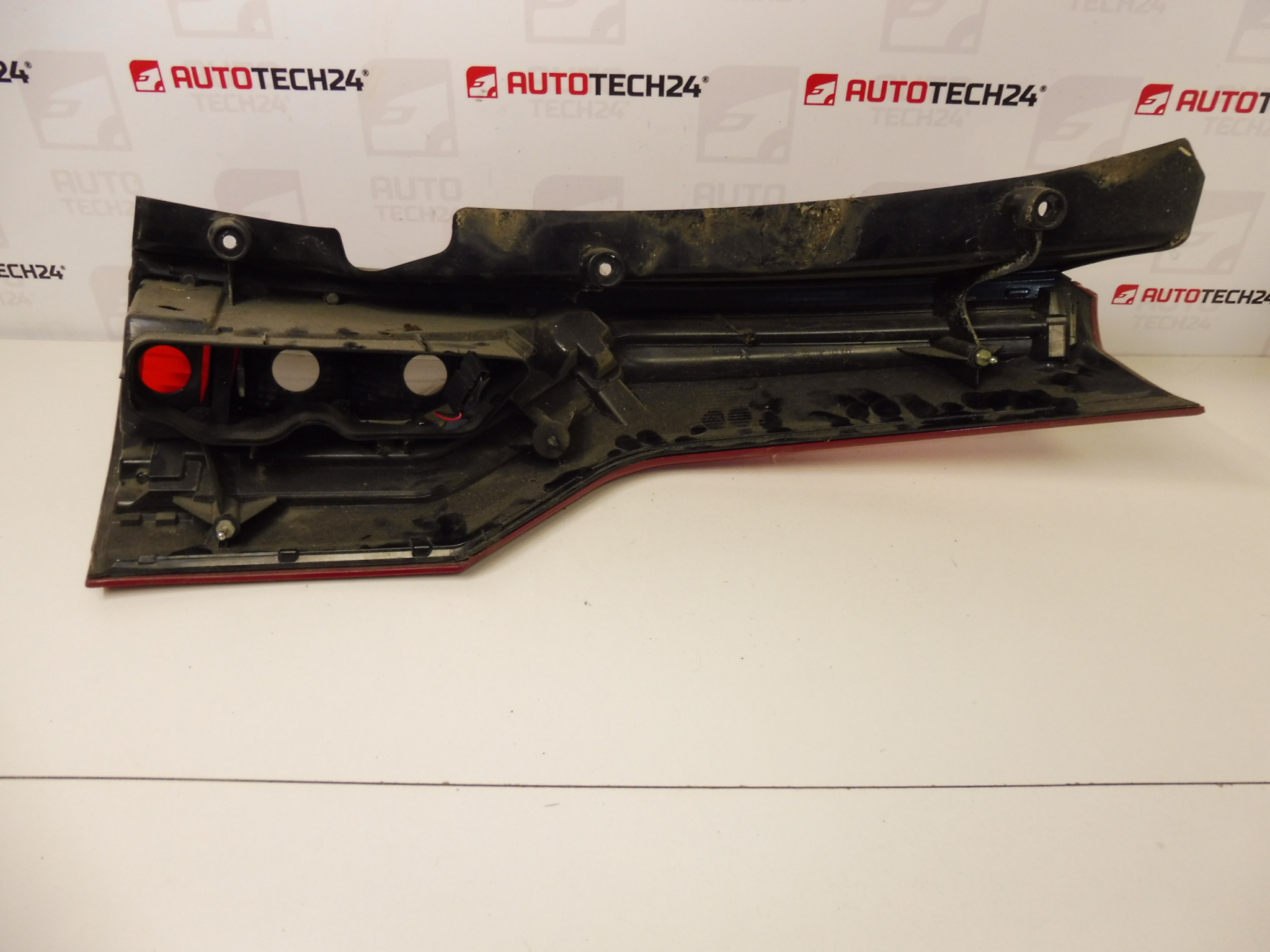 Πίσω αριστερό φωτιστικό Citroën C4 GRAND Picasso 6350AC