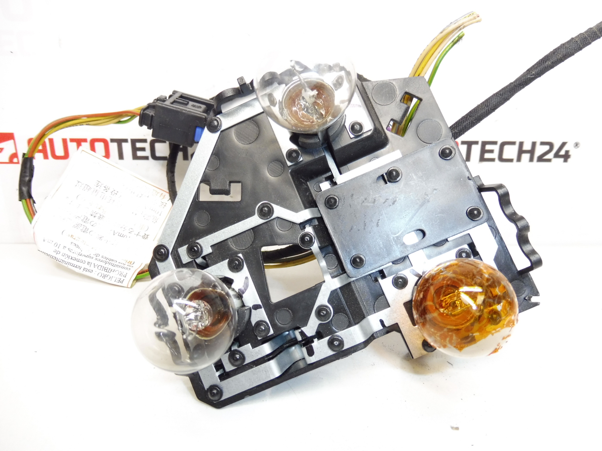 Αριστερή υποδοχή πίσω φανού με καλωδίωση Peugeot 206+ 6350GV