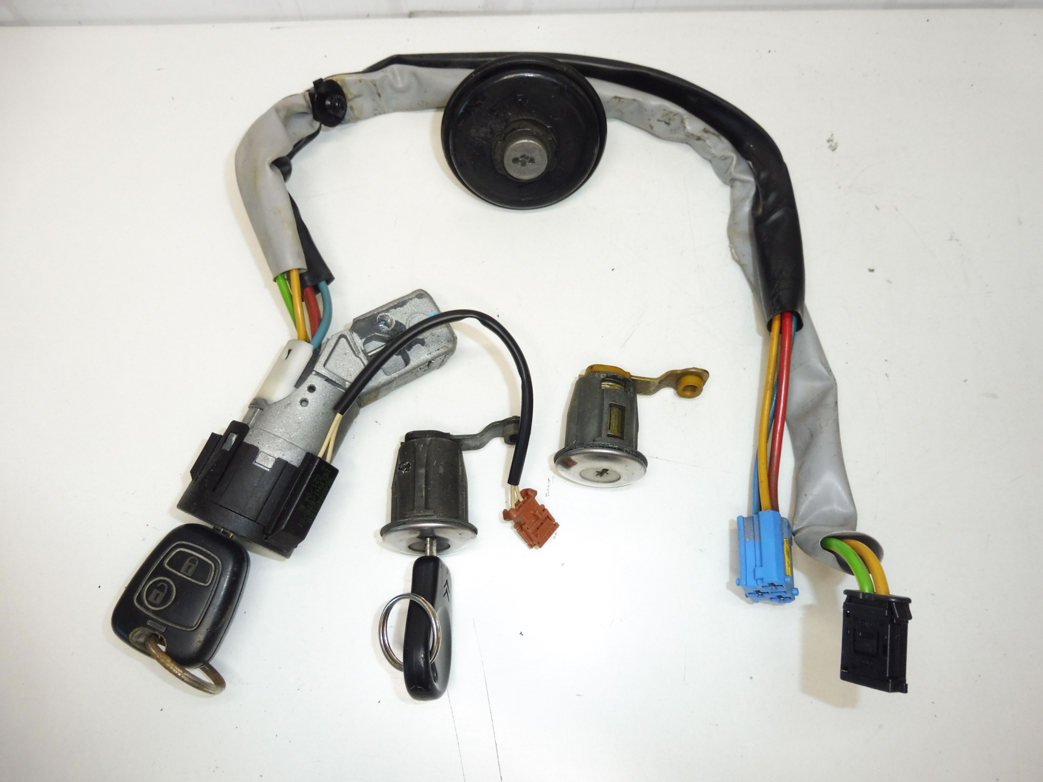 Σετ 2 κλειδιών και κλειδαριών Citroën Berlingo II 4162CF 4162CH