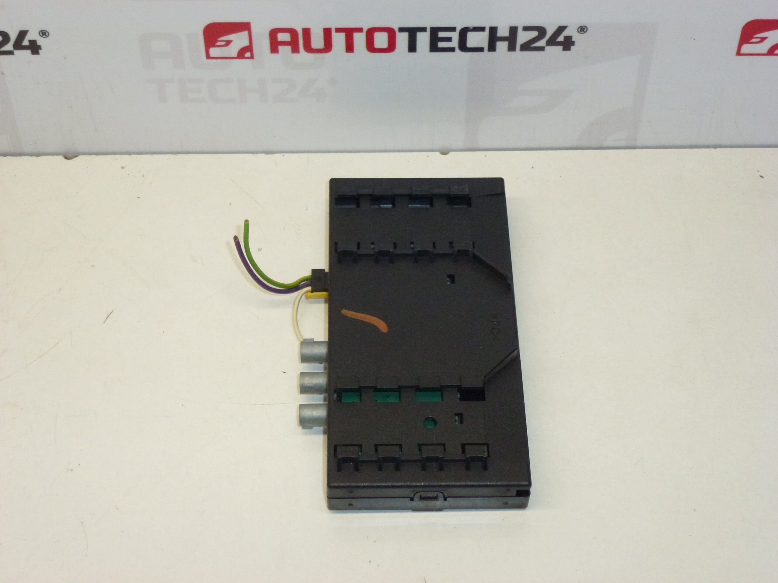 Μονάδα κεραίας Citroën Peugeot 9655888380 6561EC