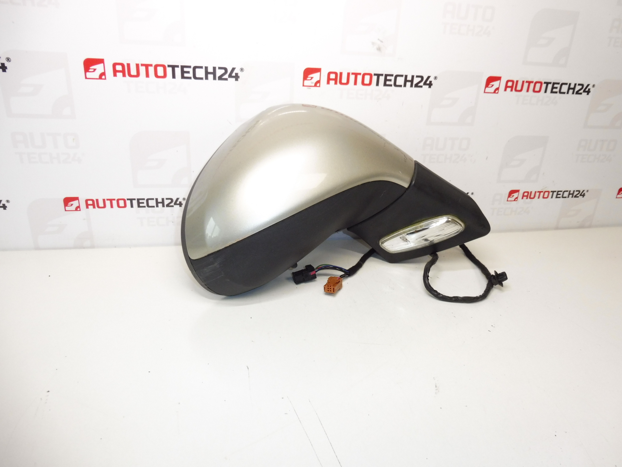 Δεξιός καθρέφτης Peugeot 207 ETSC 96806501XT 8149ZH