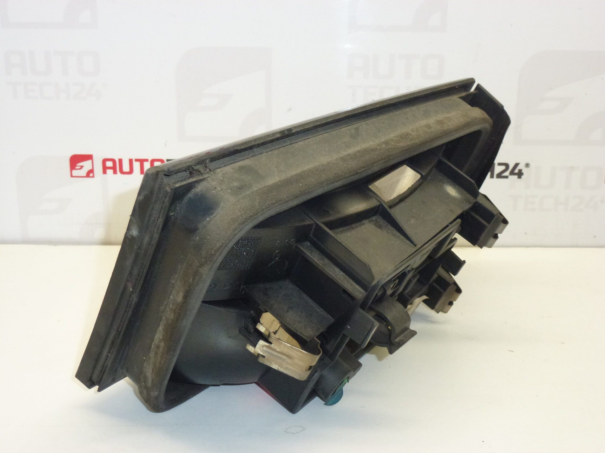 Αριστερό καπάκι πίσω φανού Citroën Xantia 6350J9