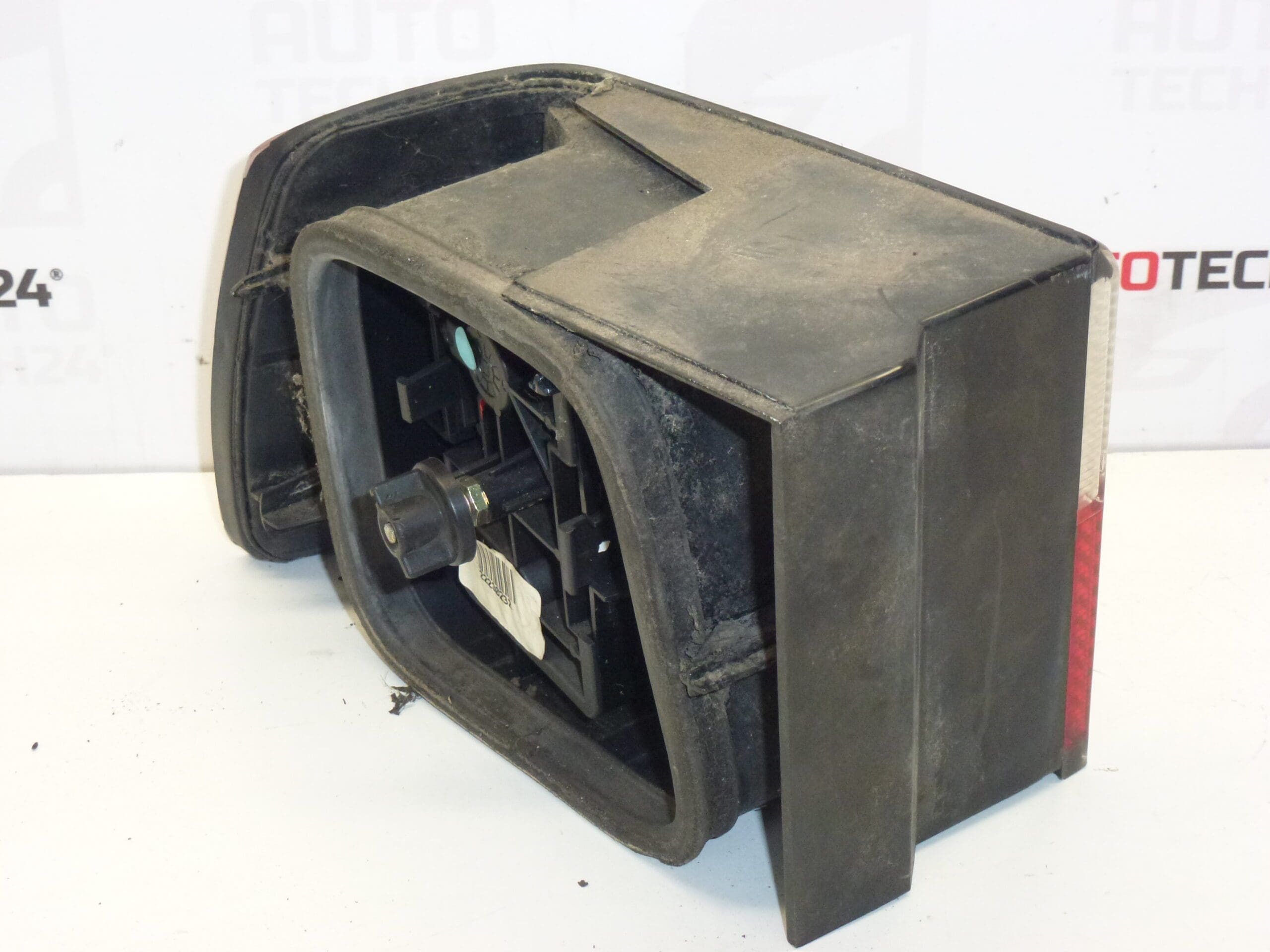 Φωτιστικό πίσω δεξιό φτερό Citroën Xantia 6351K0