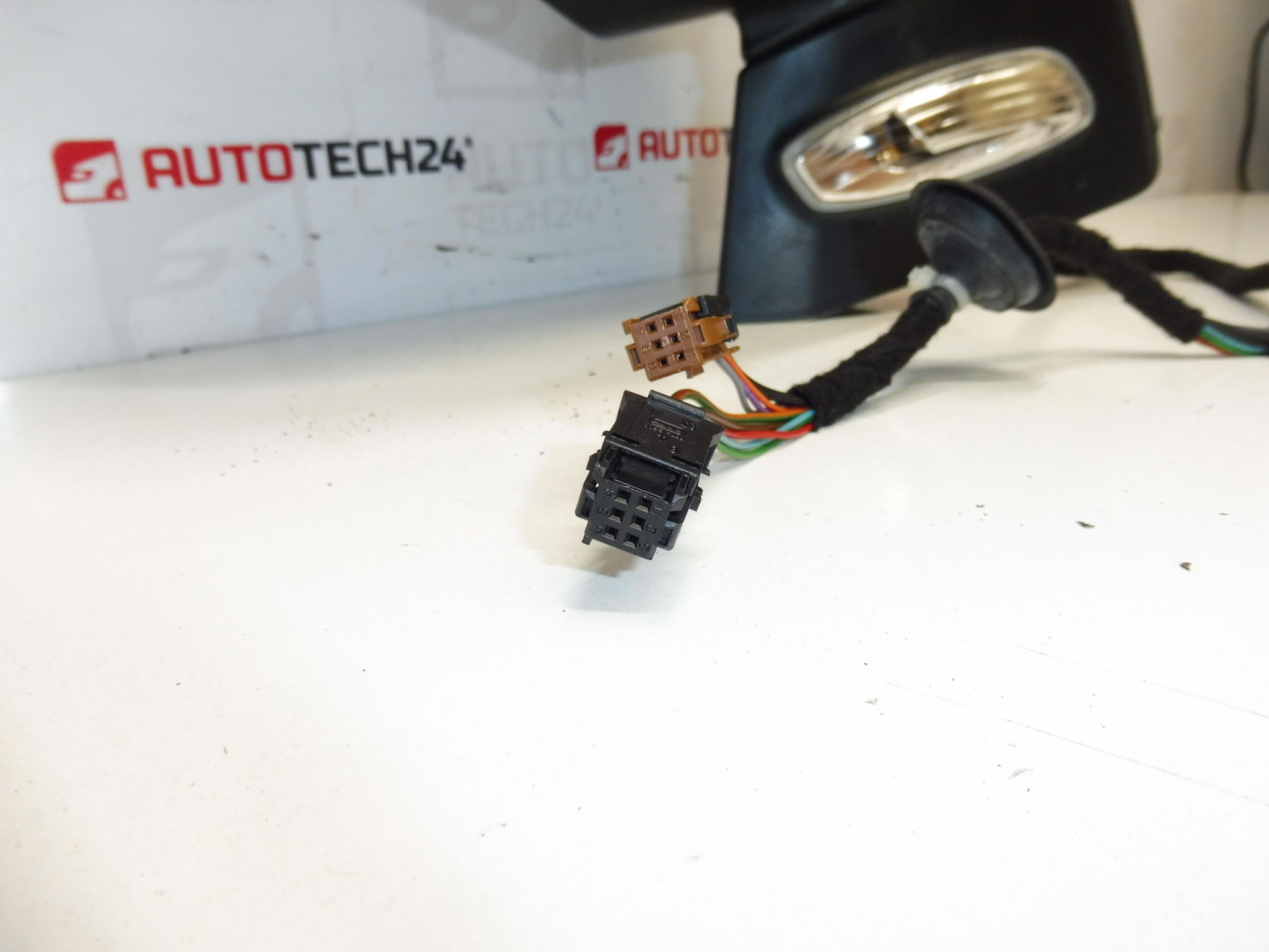 Δεξιός καθρέφτης EZRC Peugeot 3008 και 5008 8153ZG