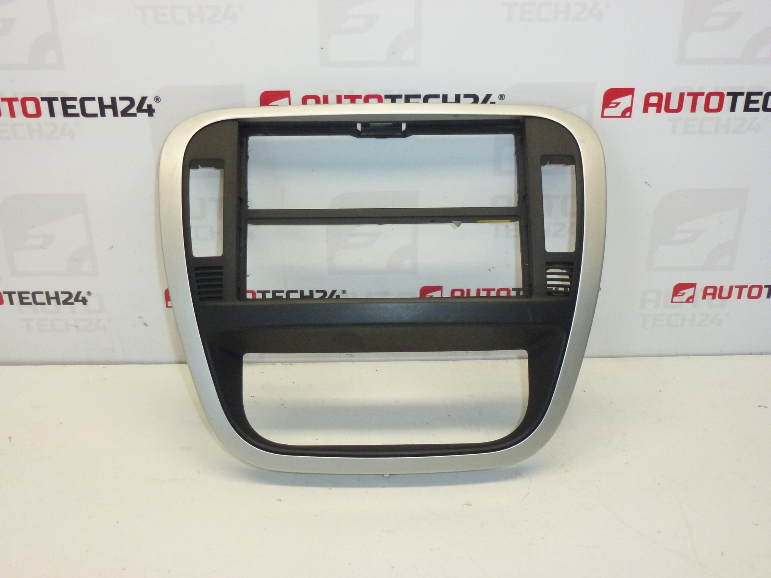 Στεφάνη ραδιοφώνου Citroën C2 and C3 9653074277 8211TH