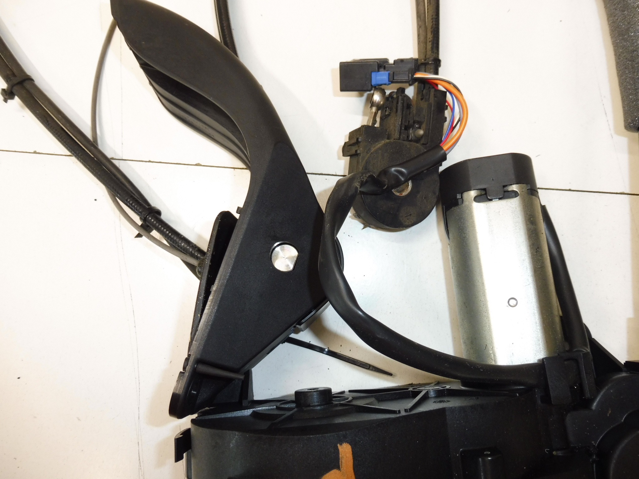 Peugeot 1007 ηλεκτροκίνηση επιβατών 9680508080 9138E0 9138C8