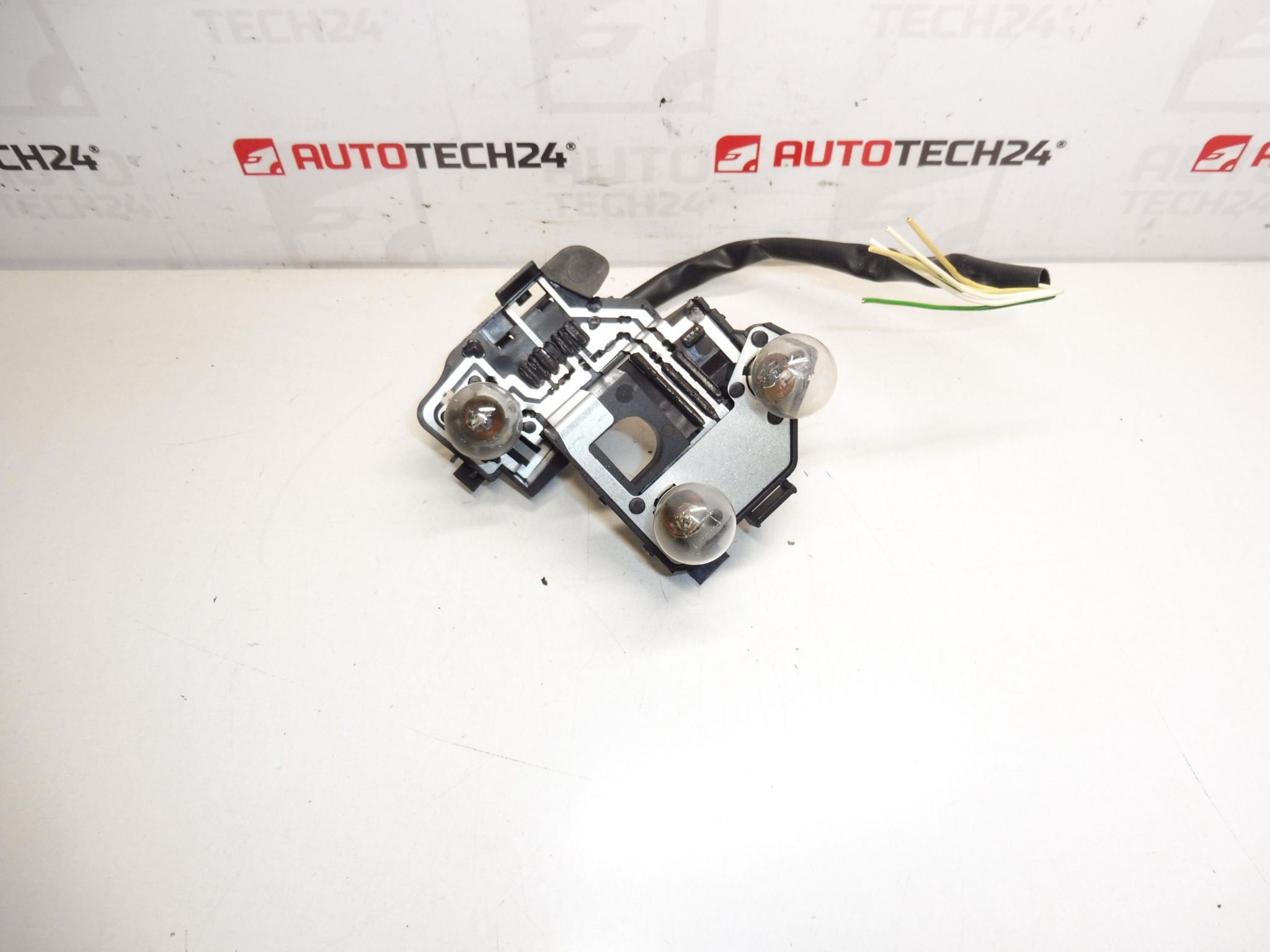 Υποδοχή δεξιά πίσω φανού με καλωδίωση Peugeot 206 CC 6351S1