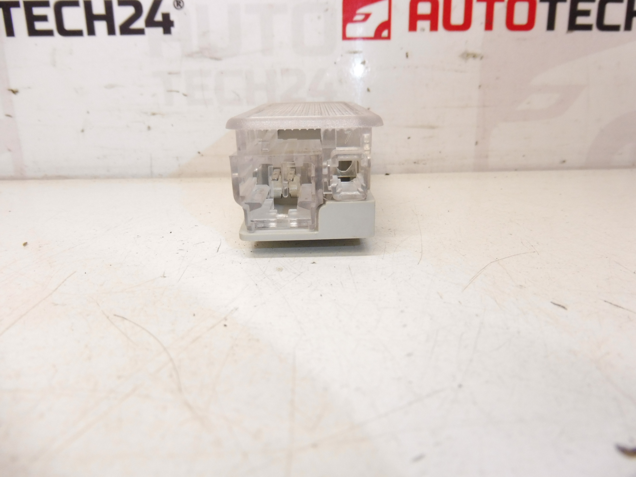 Φωτιστικό οροφής εμπρός Citroën Peugeot 6362N6