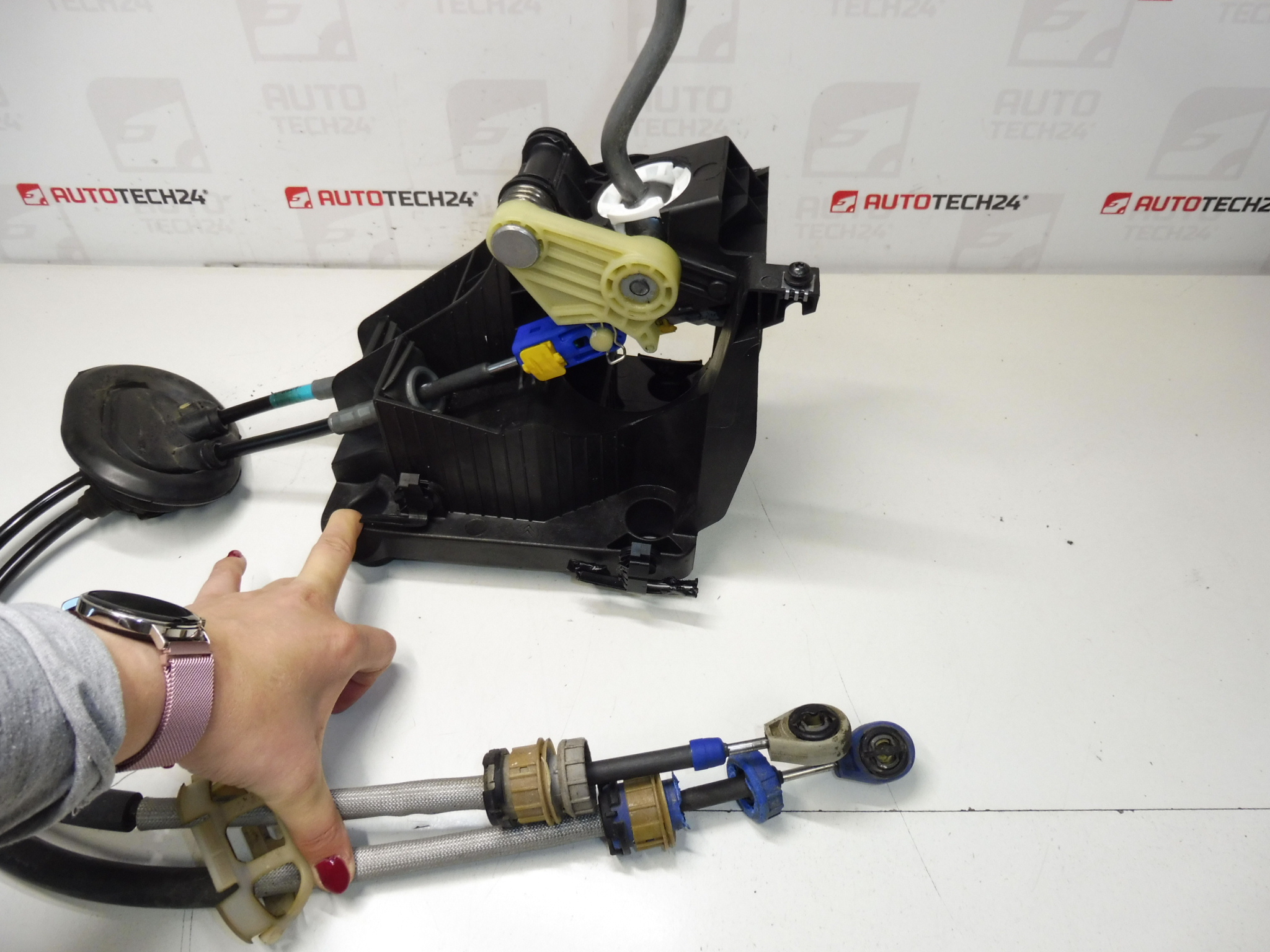 Μοχλός αλλαγής ταχυτήτων και ντίζες Citroën C4 II DS4 2400NG