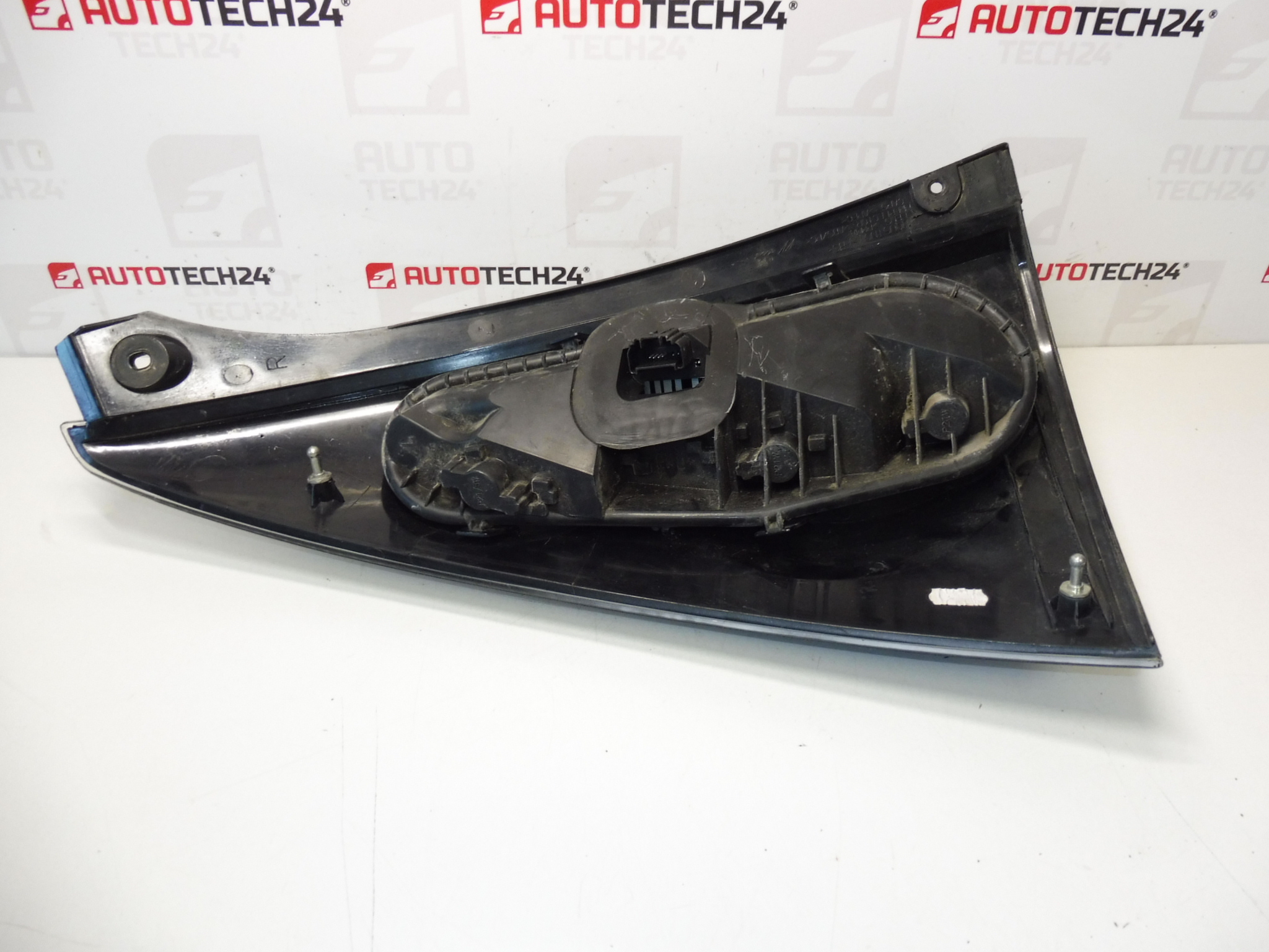 Πίσω δεξί φανός Citroën C1 81550-0H060 6351x8