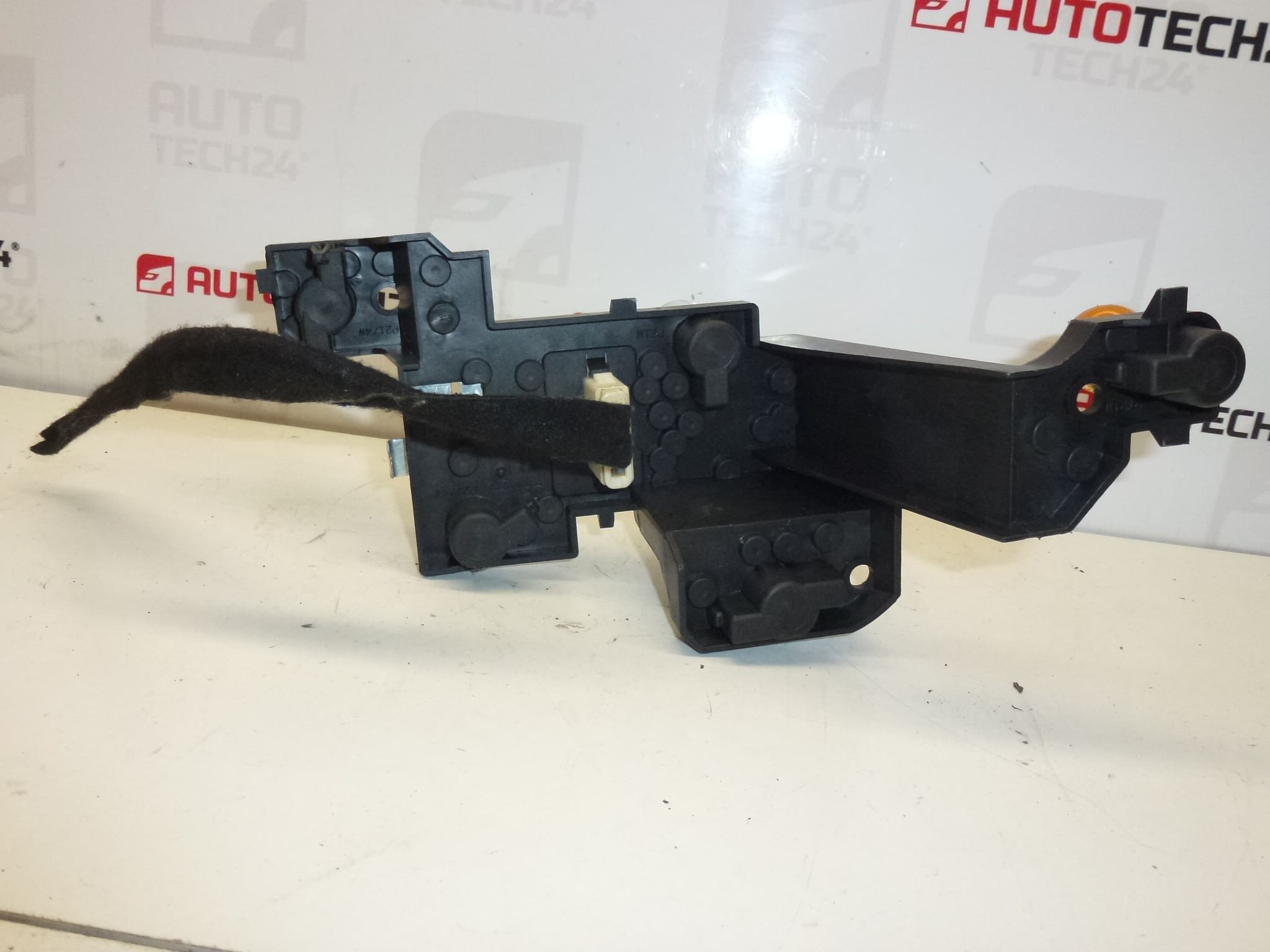 Πρίζα με καλωδίωση πίσω δεξιού φανού Peugeot 407 sedan 6351GE