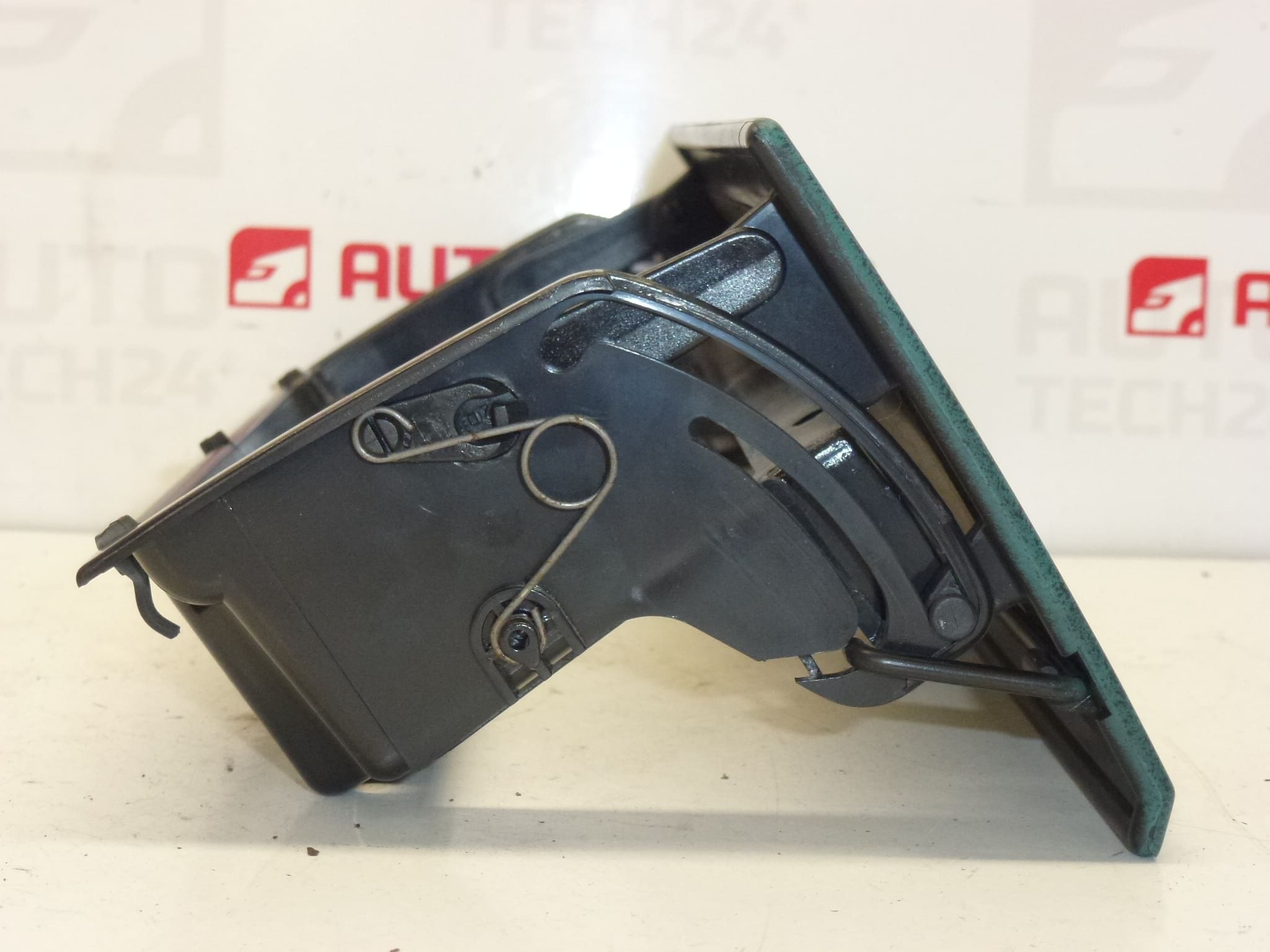 Βάση ραδιοφώνου Citroën Berlingo I και Peugeot Partner I 8212EM