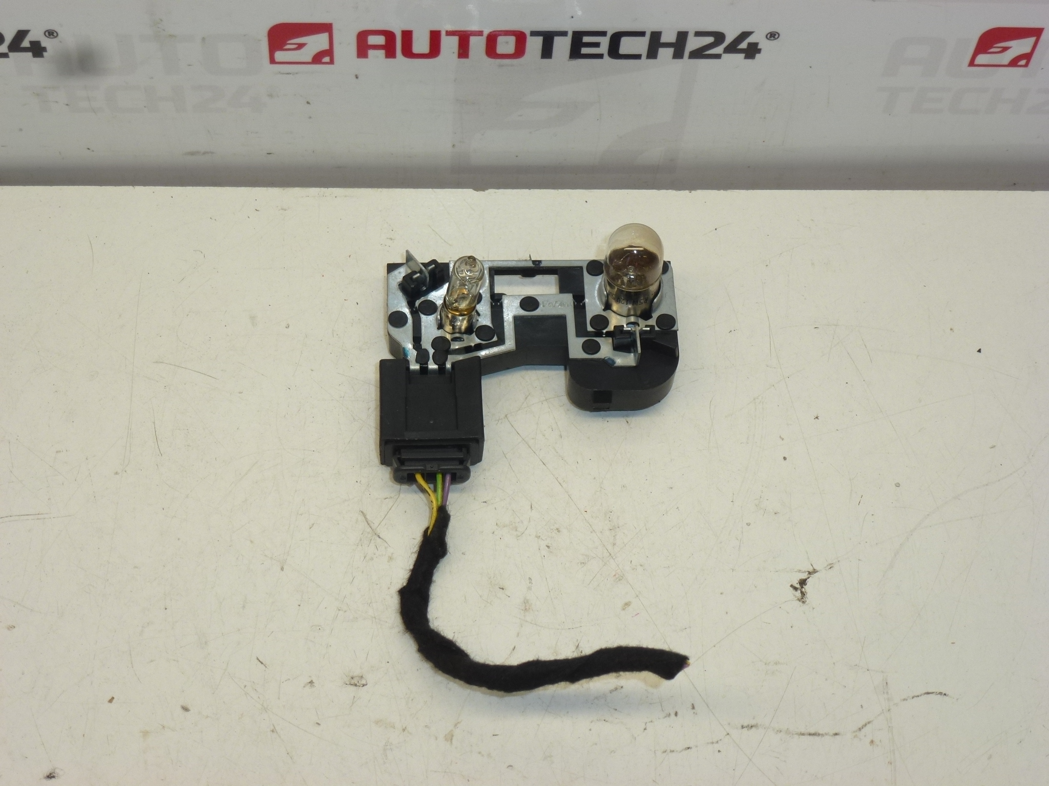 Υποδοχή για πίσω αριστερό φως εσωτερικού Citroën C5 X7 sedan 6351EX