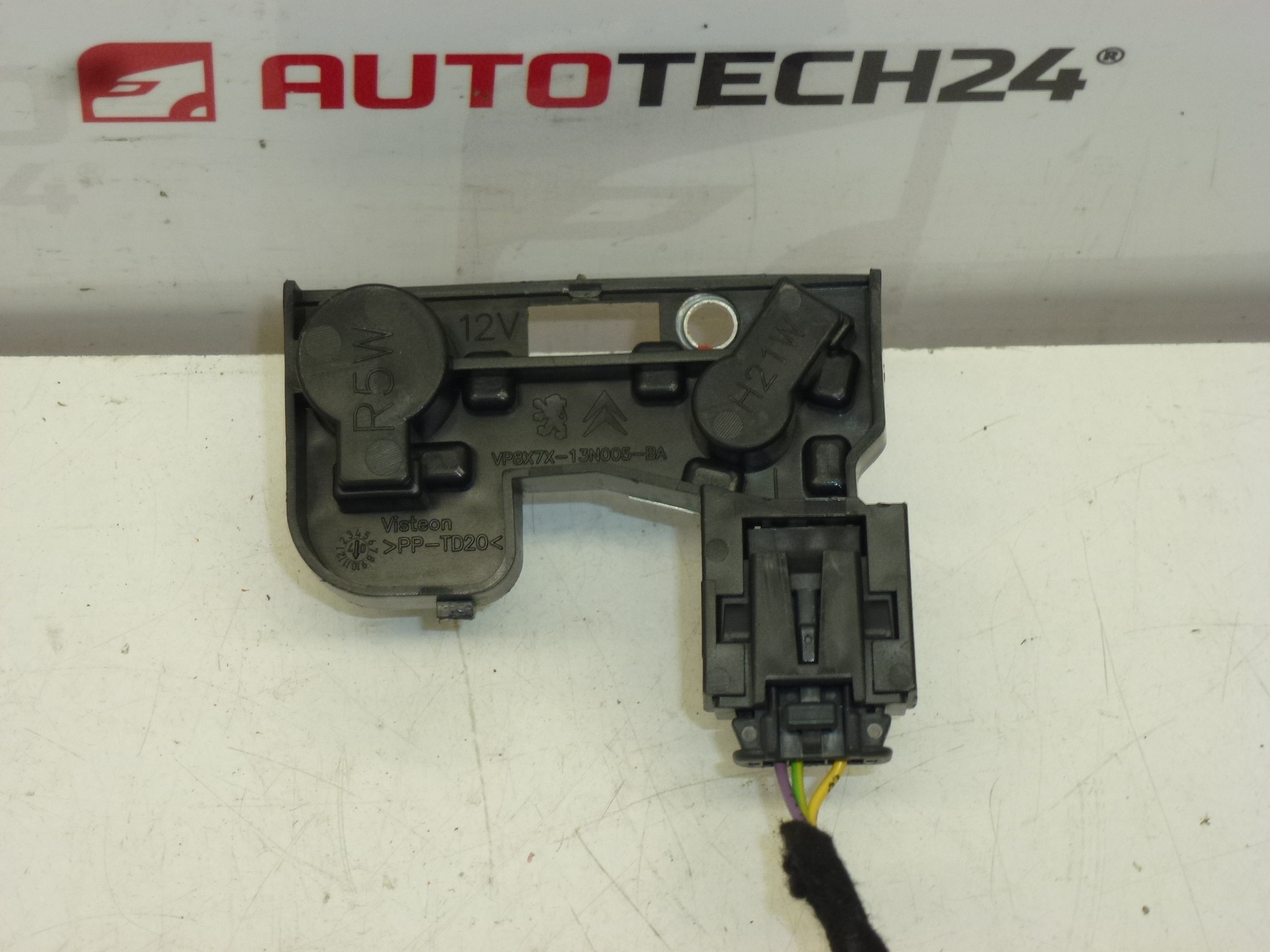 Υποδοχή για πίσω αριστερό φως εσωτερικού Citroën C5 X7 sedan 6351EX