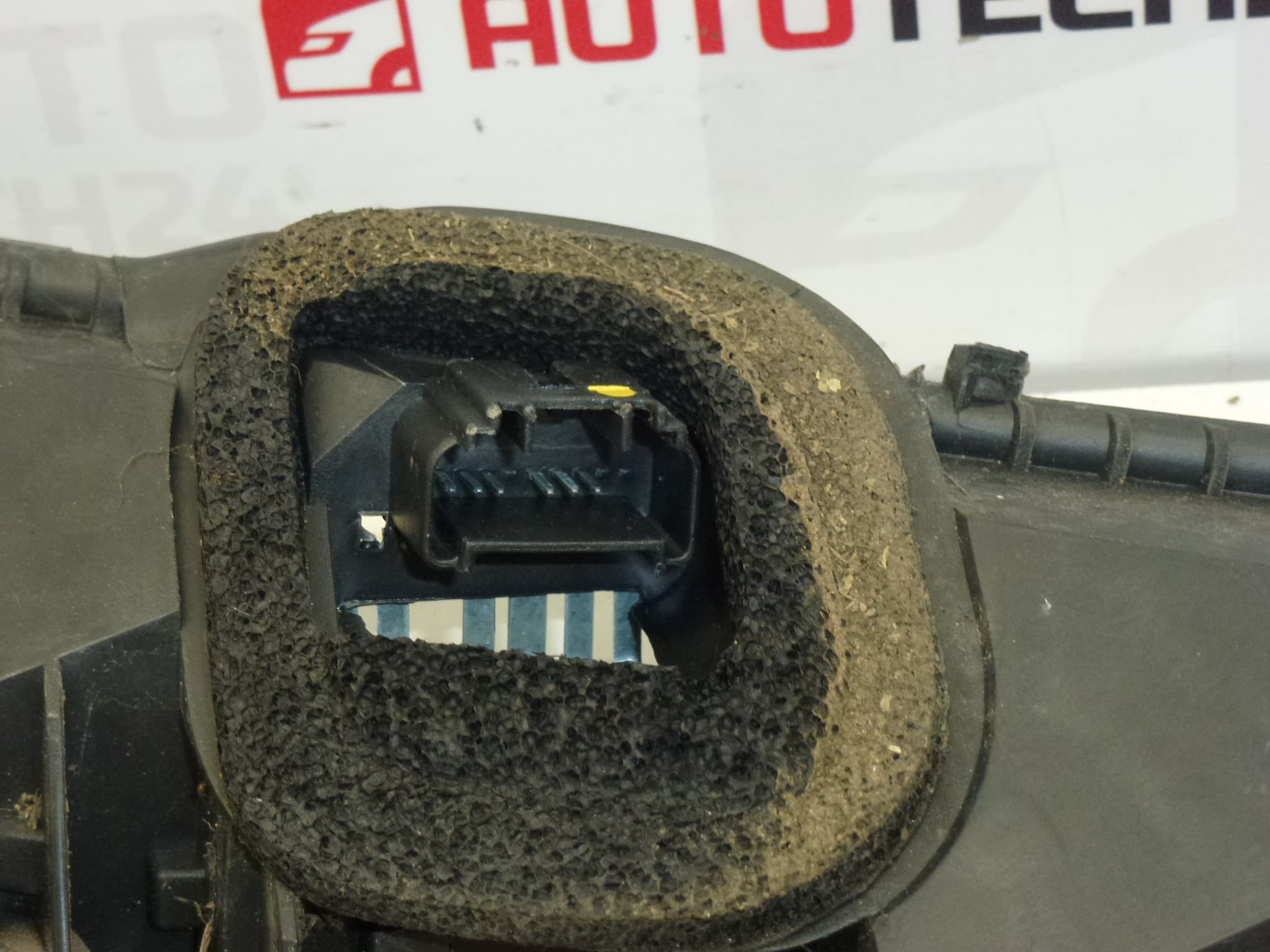 Αριστερά πίσω λάμπα Βάση Citroën C1 Peugeot 107 634686