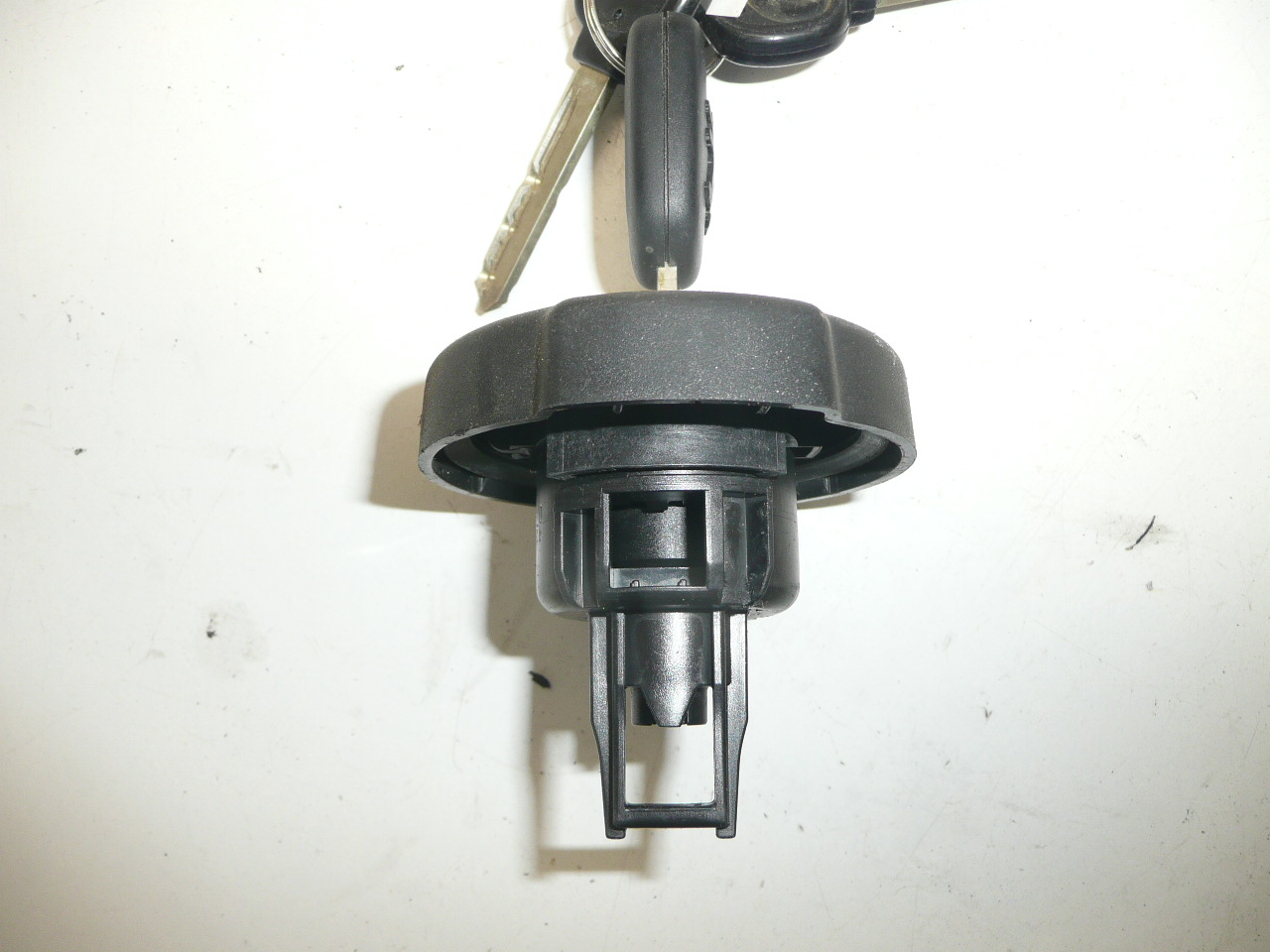 Καπάκι ρεζερβουάρ με κλειδί Citroën Peugeot 1508L7