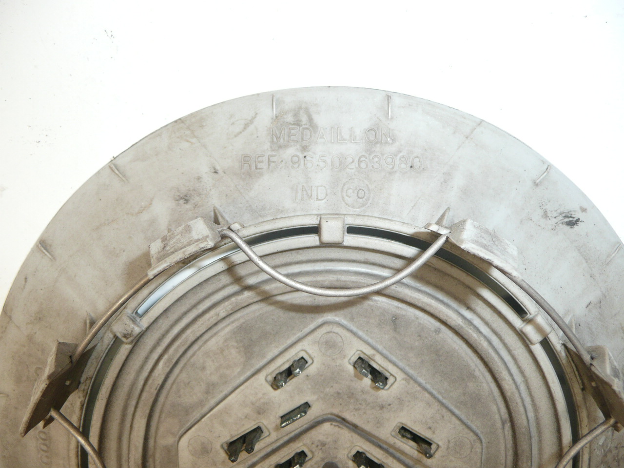 Ηλεκτρονικό καπάκι 15 "16" 17 "4 βίδες 9650263980 542121