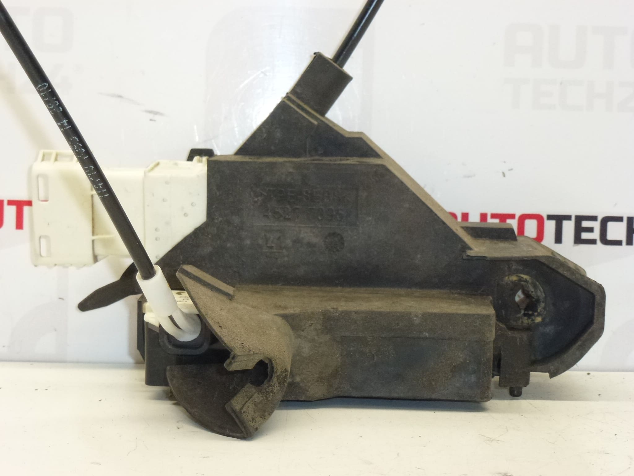 Κλειδαριά αριστερής πόρτας για Peugeot 407 9686683680 9135FN - Image 2