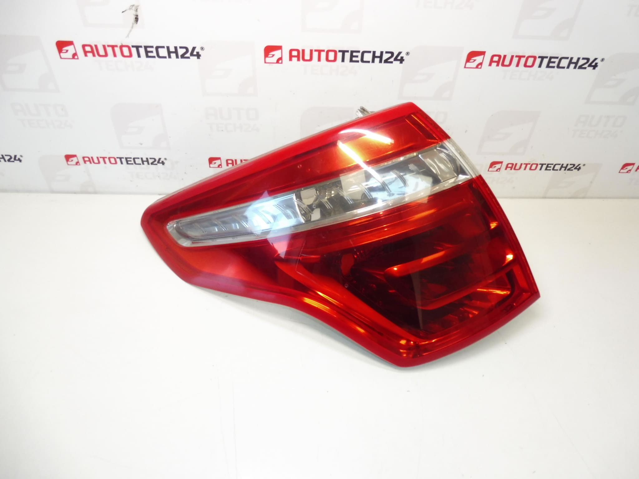 Πίσω αριστερό φως Fender Citroën C4 Picasso 9653547580 6350CA