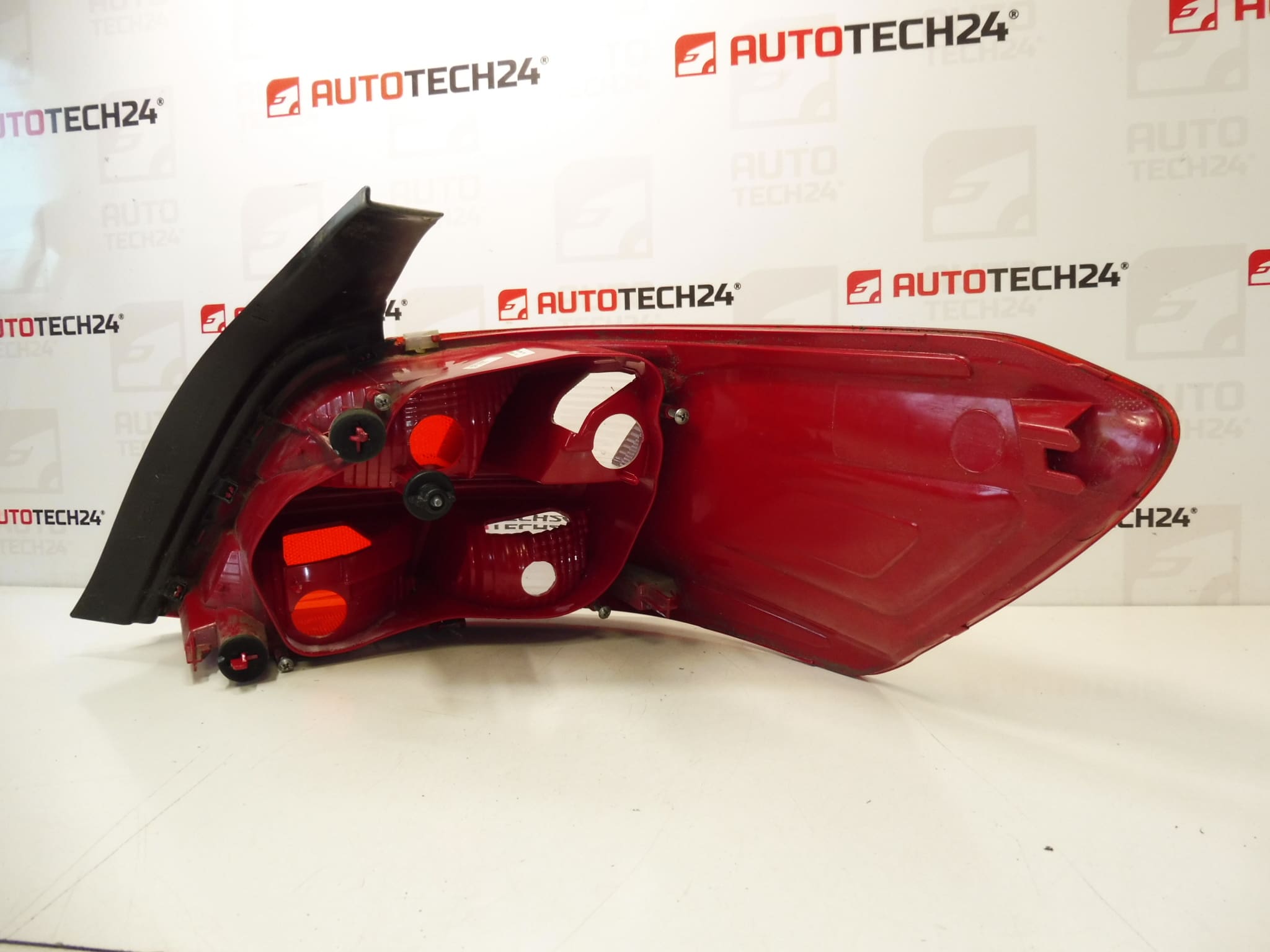 Πίσω Αριστερό Φως Peugeot 301 9674807780 - Image 2