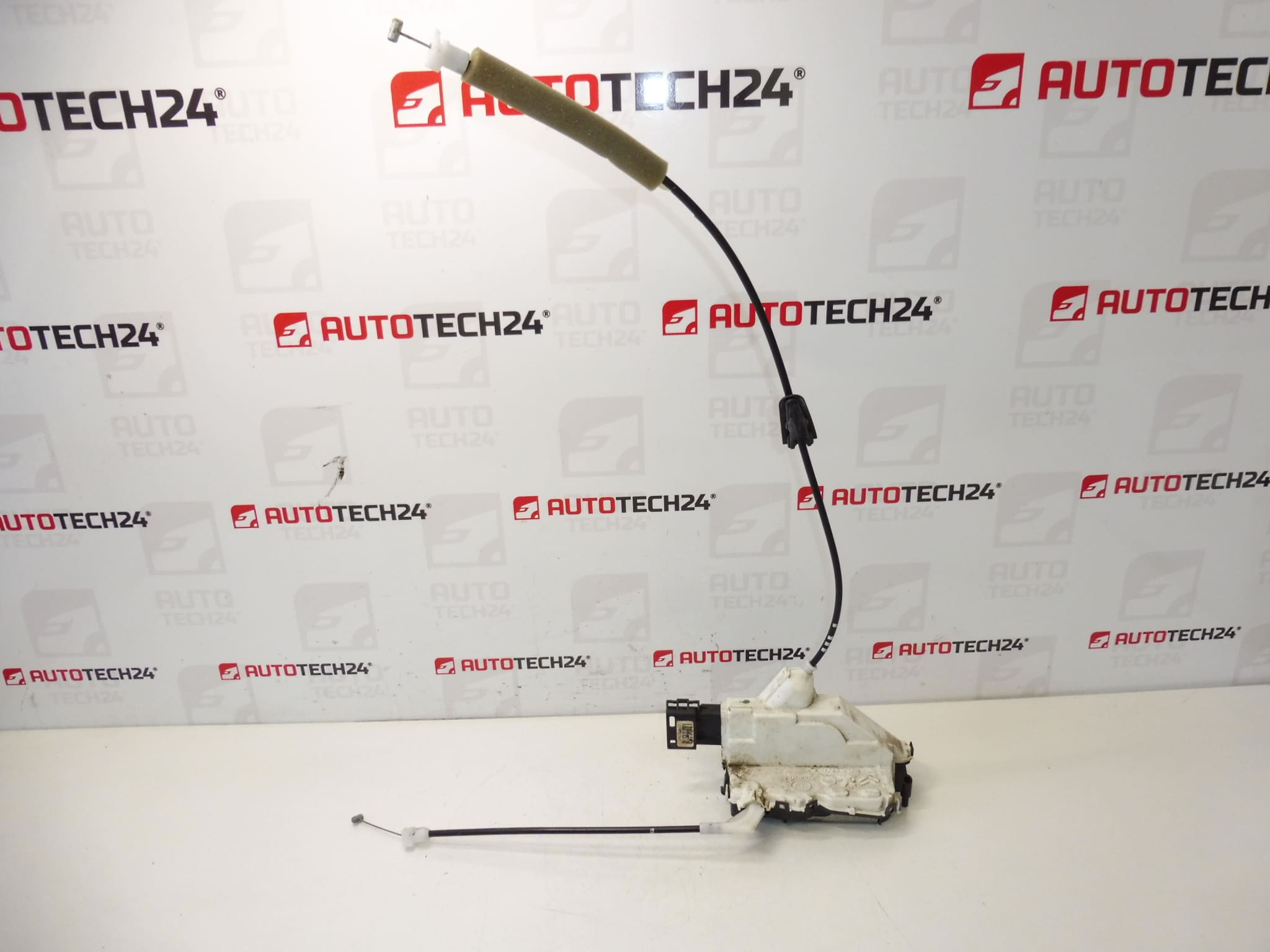 Η αριστερή πίσω πόρτα του Peugeot 308 006173 A04993