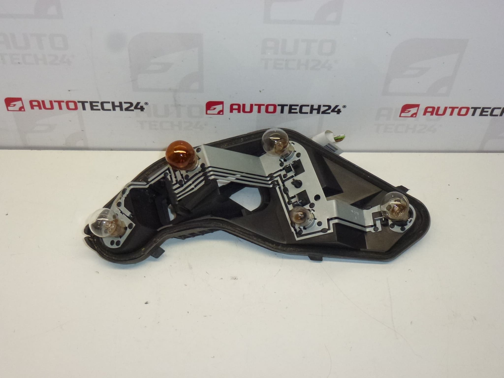 Υποδοχή λαμπτήρα πίσω αριστερά + καλώδιο Peugeot 207 6350Y7