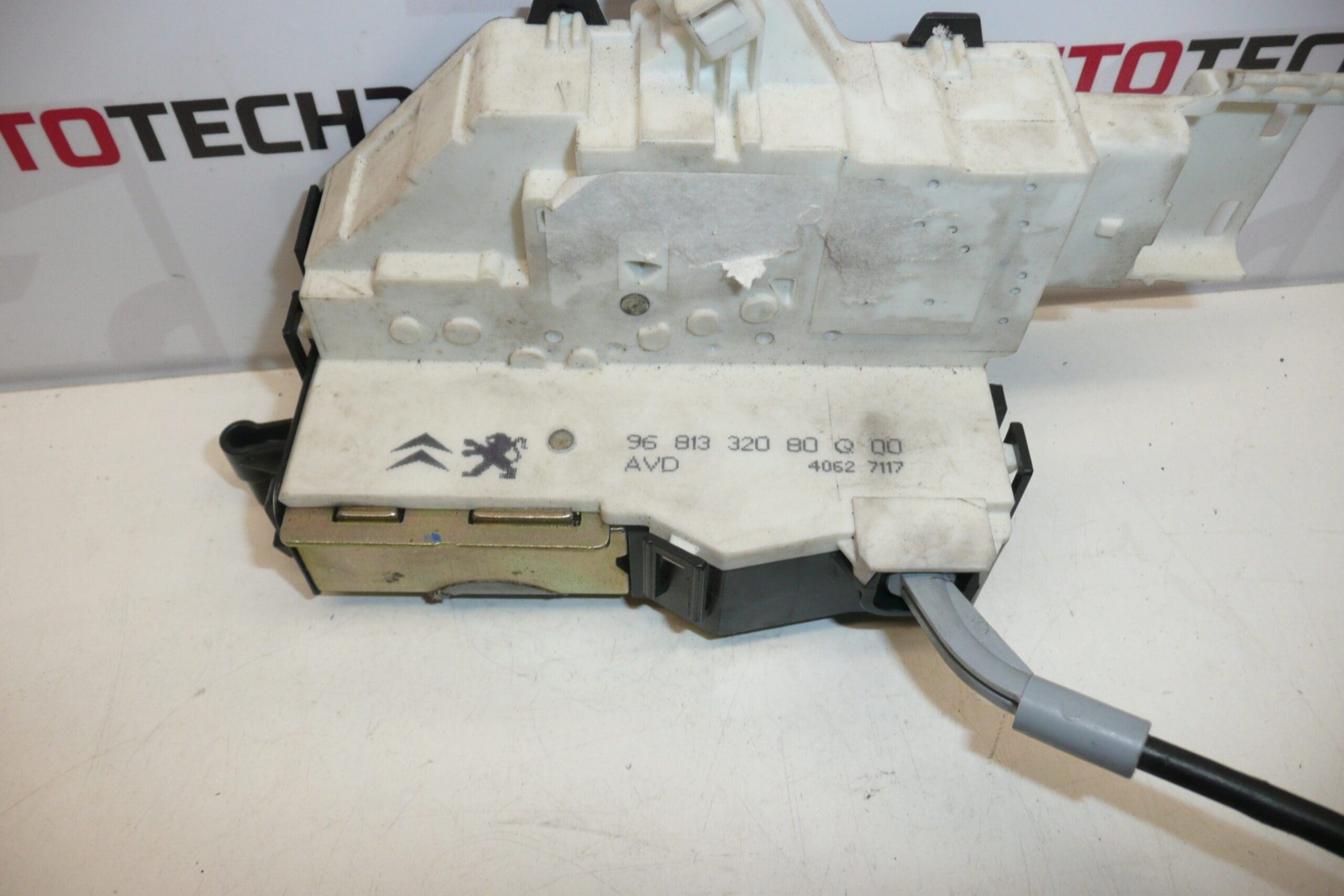 Κλειδαριά δεξιάς πόρτας Citroën C4 3DV 9681332080 9136EV - Image 2