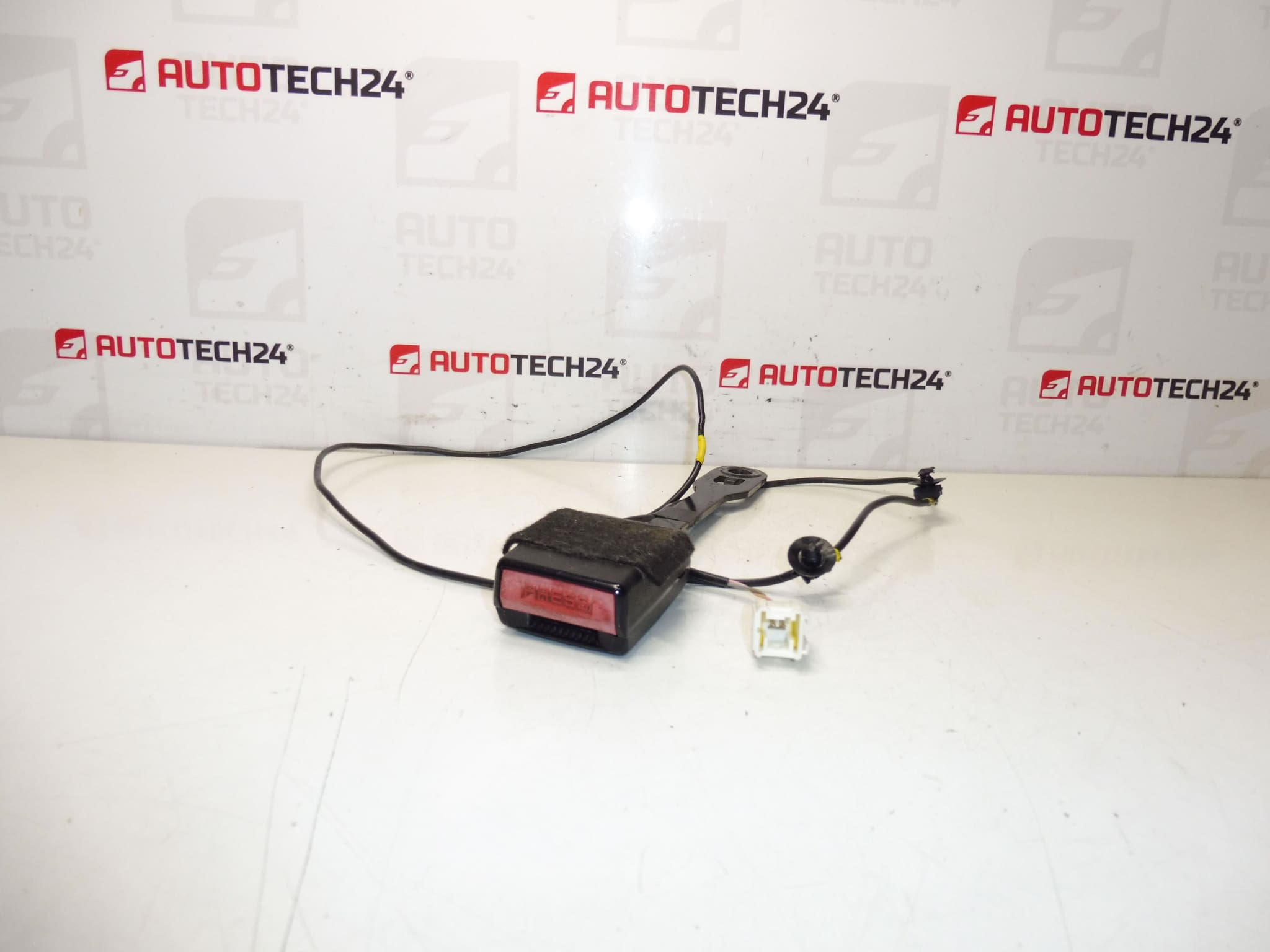 Peuge Driver Pashout Holder Peugeot 407 8975ar
