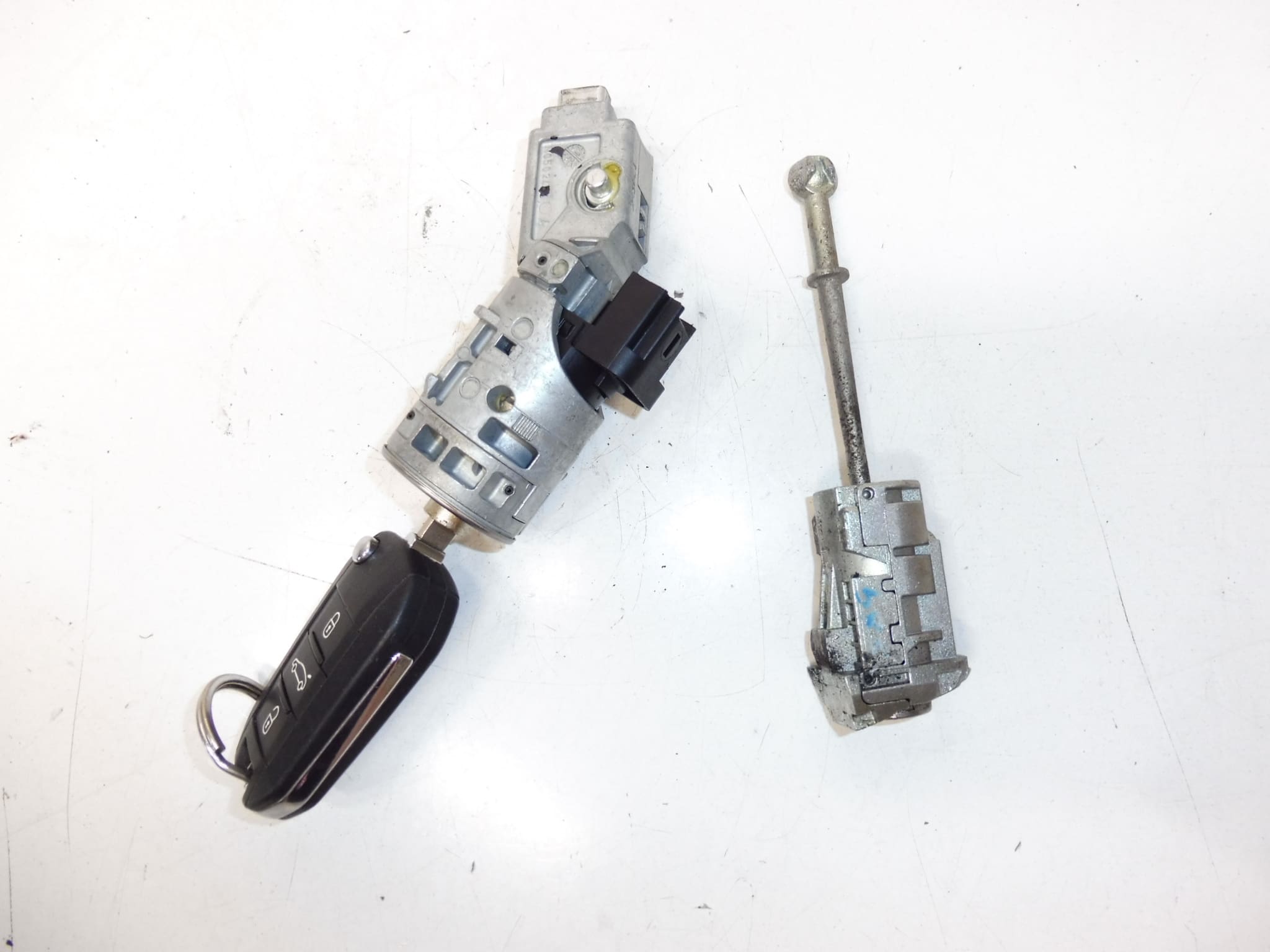 1 απομακρυσμένο κλειδί Peugeot 301 9678792480 4162WK